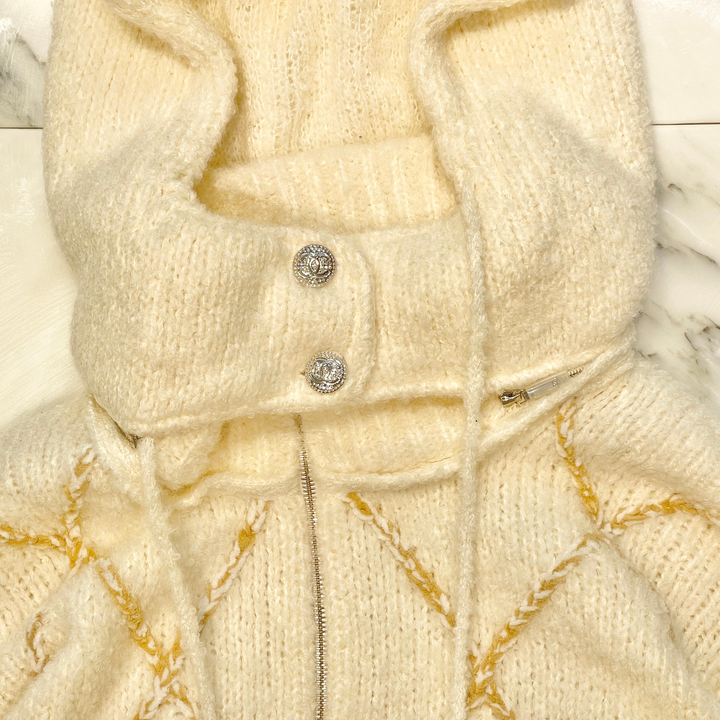 CHANEL Coco Button Silk In Cashmere Zip Up Hoodie P74369K10903 Size 50 シャネル ココボタン装飾 シルク混 カシミヤ ジップアップフーディー サイズ50