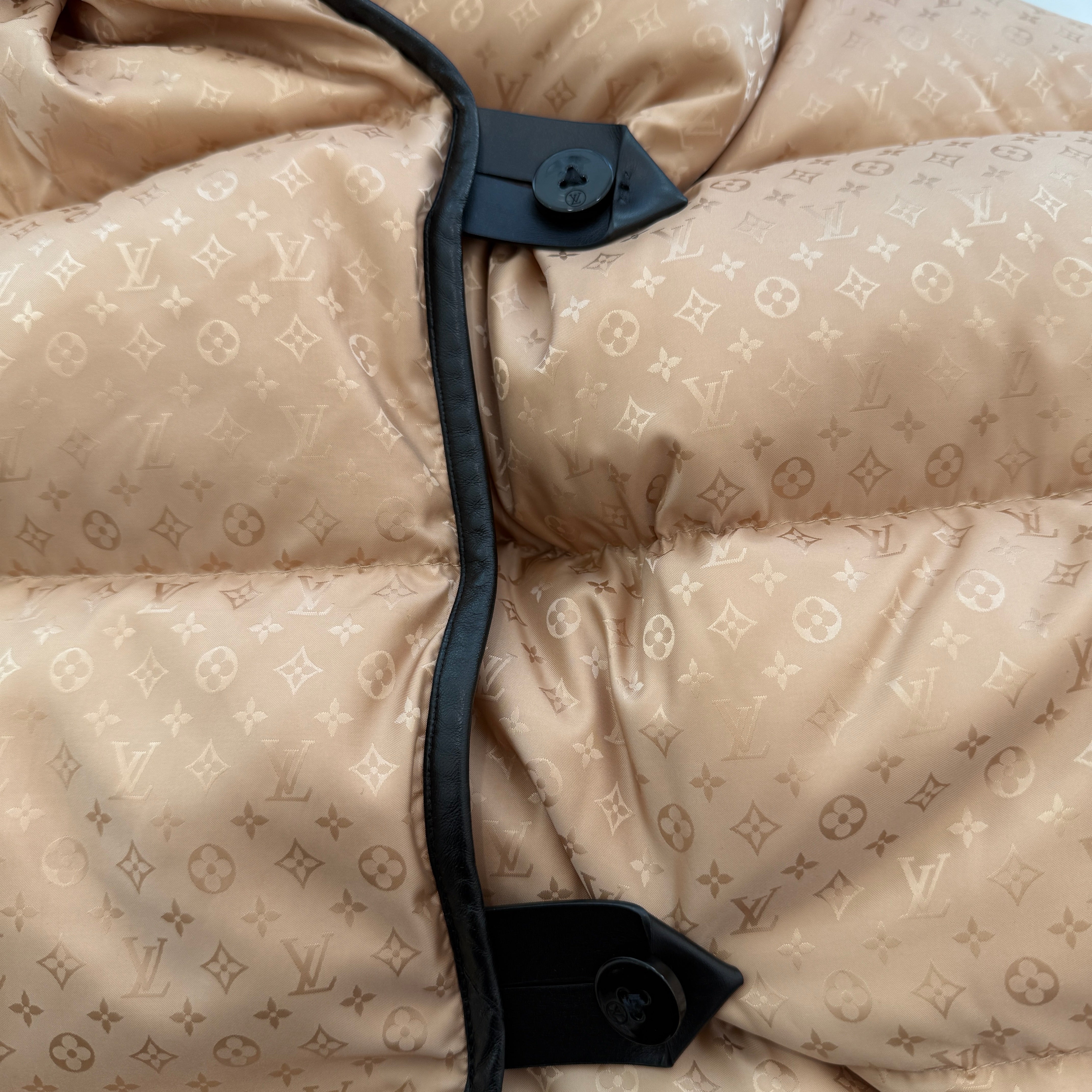 LOUIS VUITTON 2020AW Monogram Down Jacket Size 38 ルイヴィトン