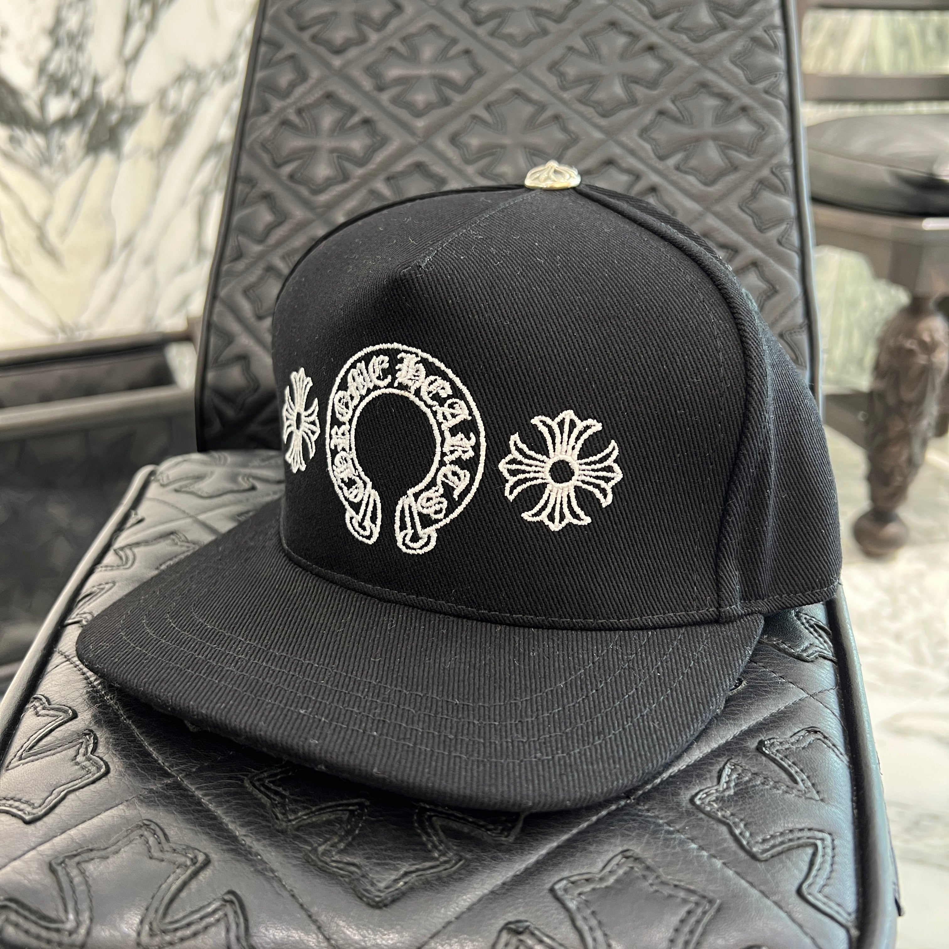 CHROME HEARTS CH Plus Horseshoe Embroidery Baseball Cap Size ONE SIZE (51-61) クロムハーツ CHプラス ホースシュー 刺繍 ベースボールキャップ サイズONE SIZE (51-61)