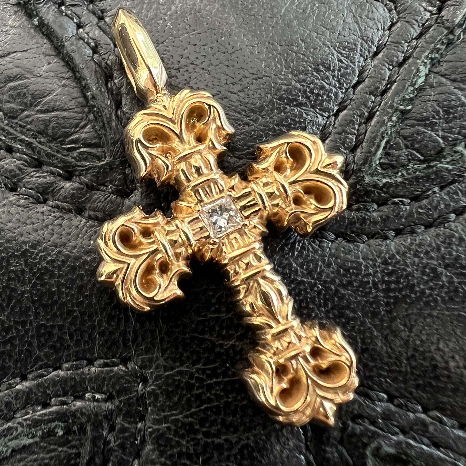CHROME HEARTS 22K Tiny Filigree Cross 1 Diamond Pendent Top クロム