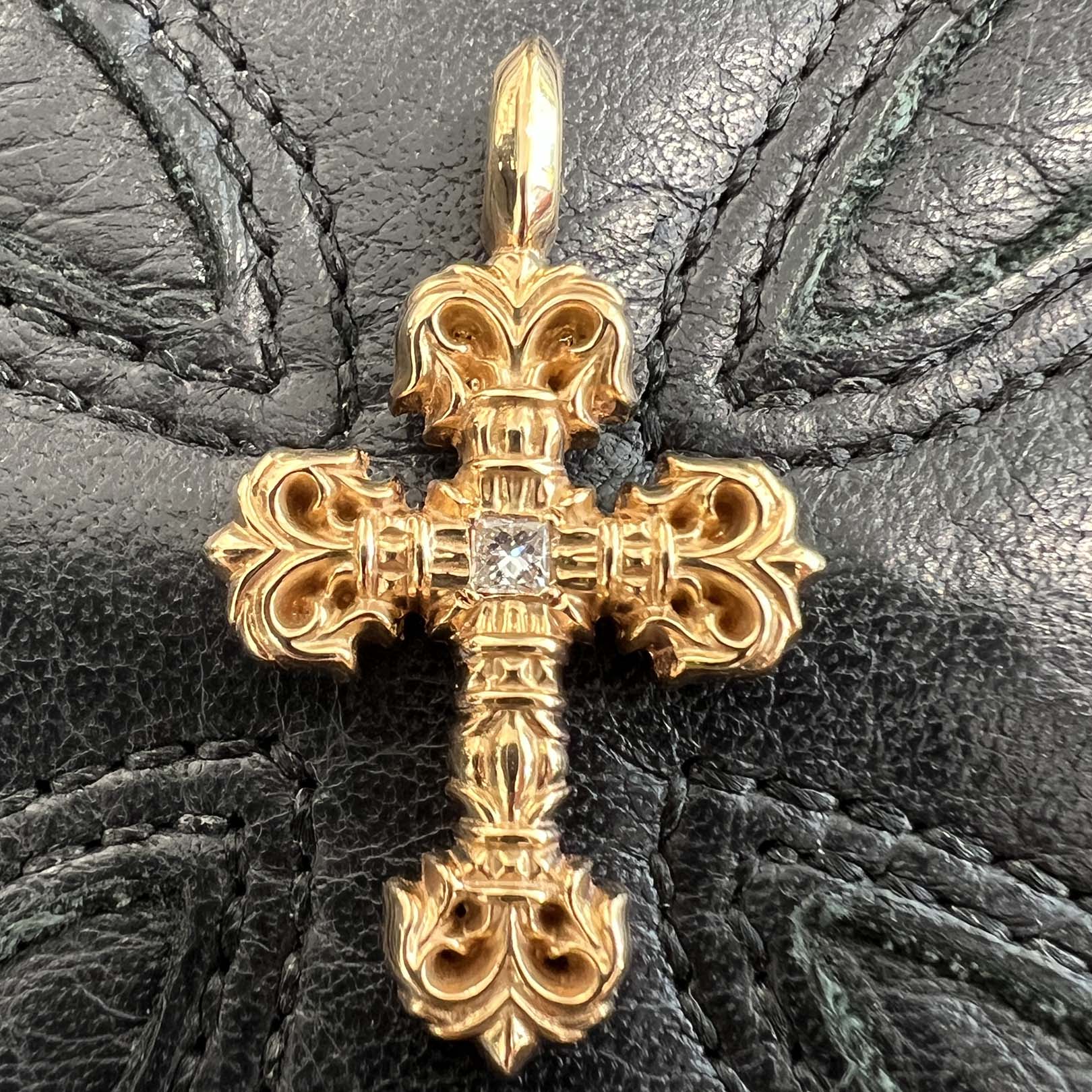 CHROME HEARTS 22K Tiny Filigree Cross 1 Diamond Pendent Top クロム