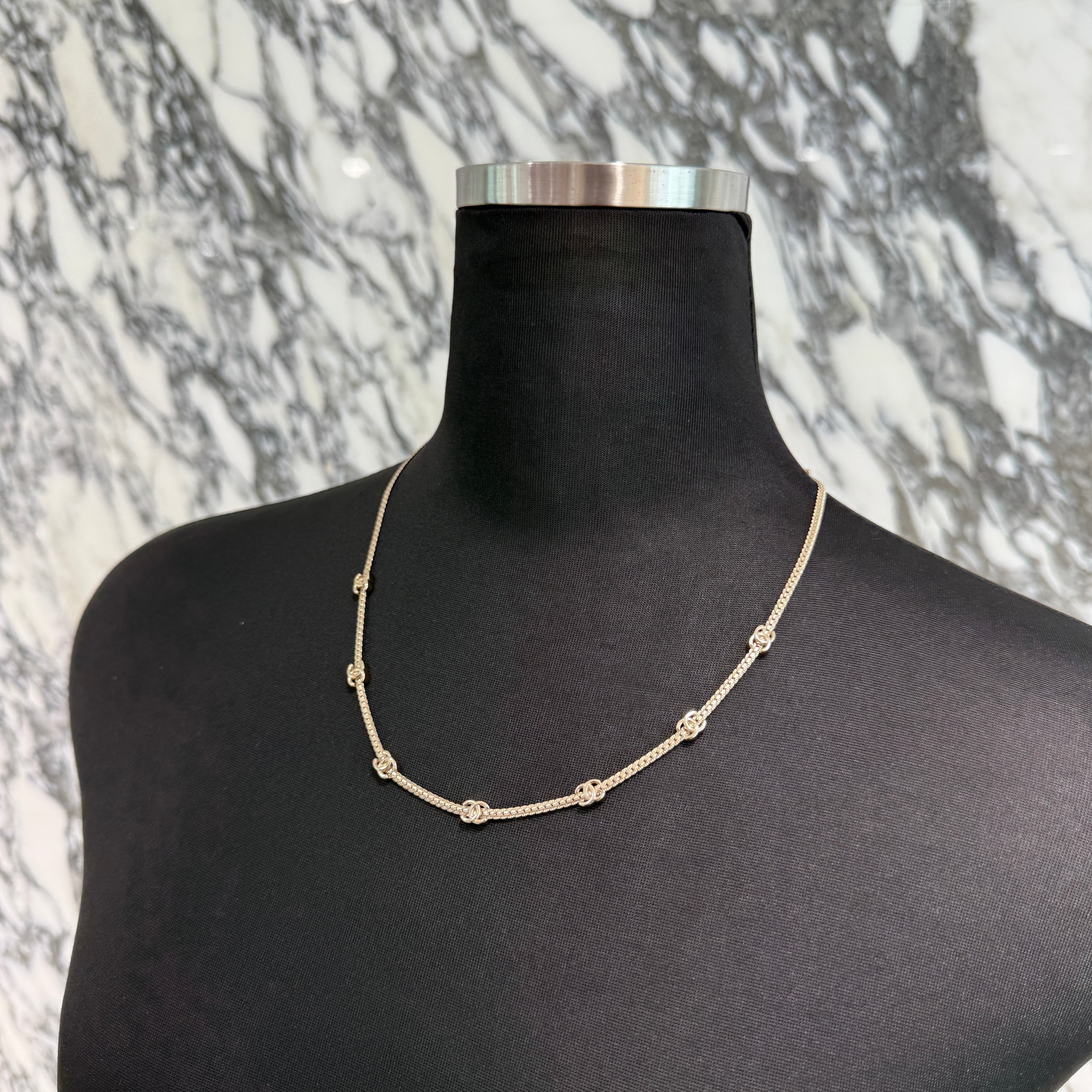 CHANEL 2024AW CC Logo Choker Chain Necklace ABE255 B18058 NZS81 Size FREE シャネル CCロゴ チョーカー チェーン ネックレス サイズFREE