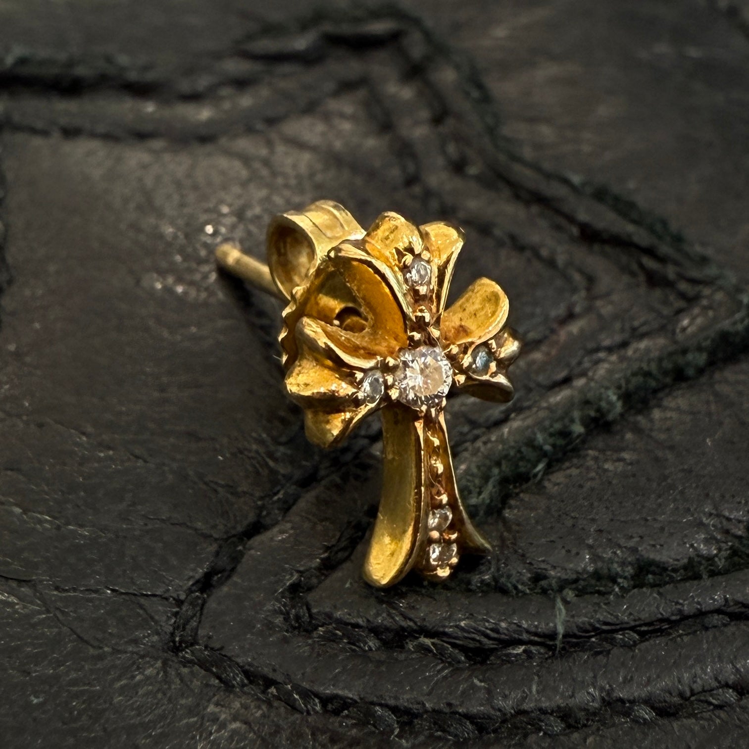 CHROME HEARTS 22K CH Cross Stud Earring Pave Diamond クロムハーツ 22K CH クロス スタッズ イヤリング パヴェダイアモンド ピアス