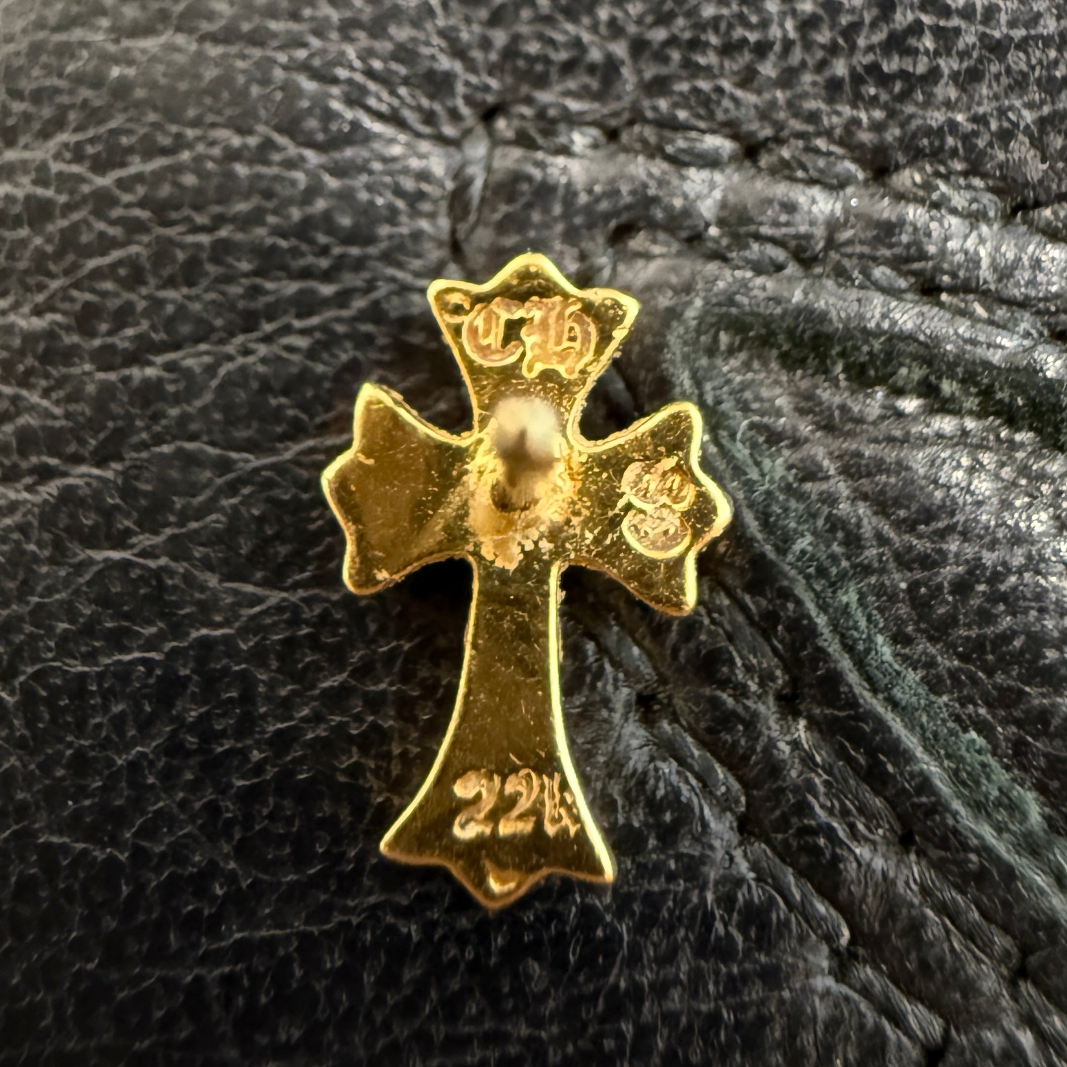 CHROME HEARTS 22K CH Cross Stud Earring Pave Diamond クロムハーツ 22K CH クロス スタッズ イヤリング パヴェダイアモンド ピアス