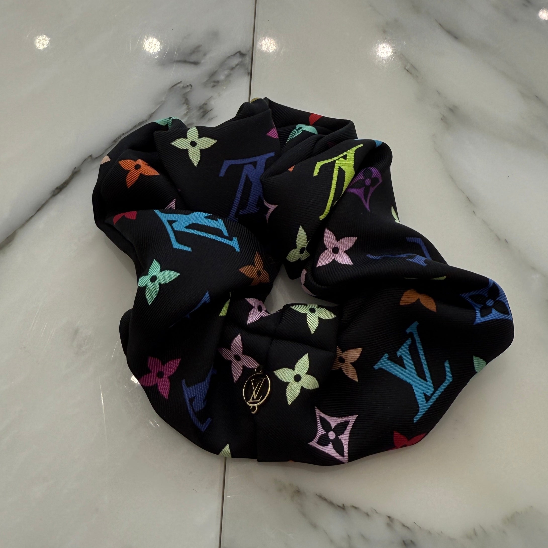 LOUIS VUITTON × Takashi Murakami 2025SS Multicolor Monogram Scrunchie M96072 ルイヴィトン×村上隆 マルチカラー モノグラム シュシュ