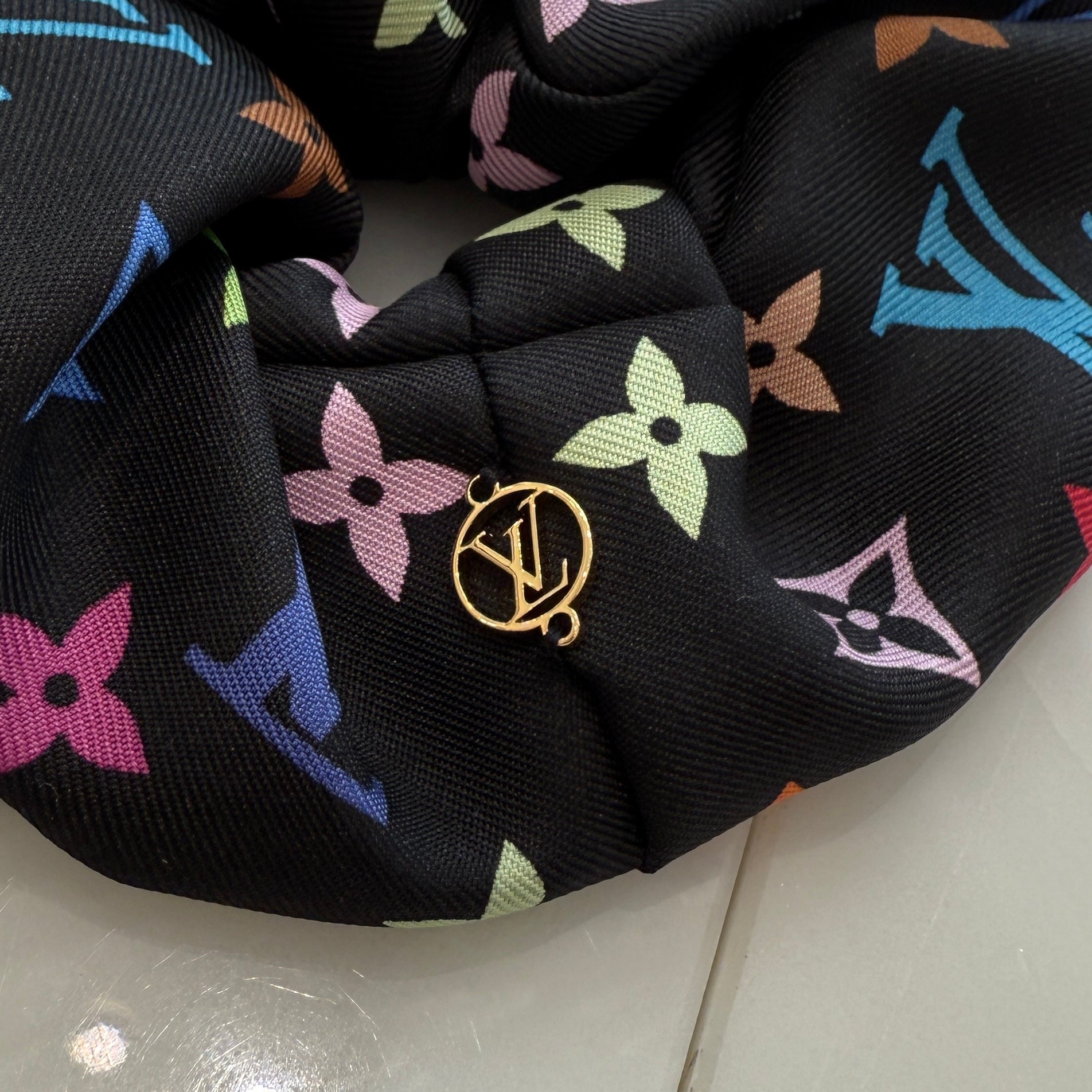 即完売 村上 LOUIS VUITTON シュシュ ブラック マルチカラー Louis Vuitton x Takashi Murakami Monogram Multicolor