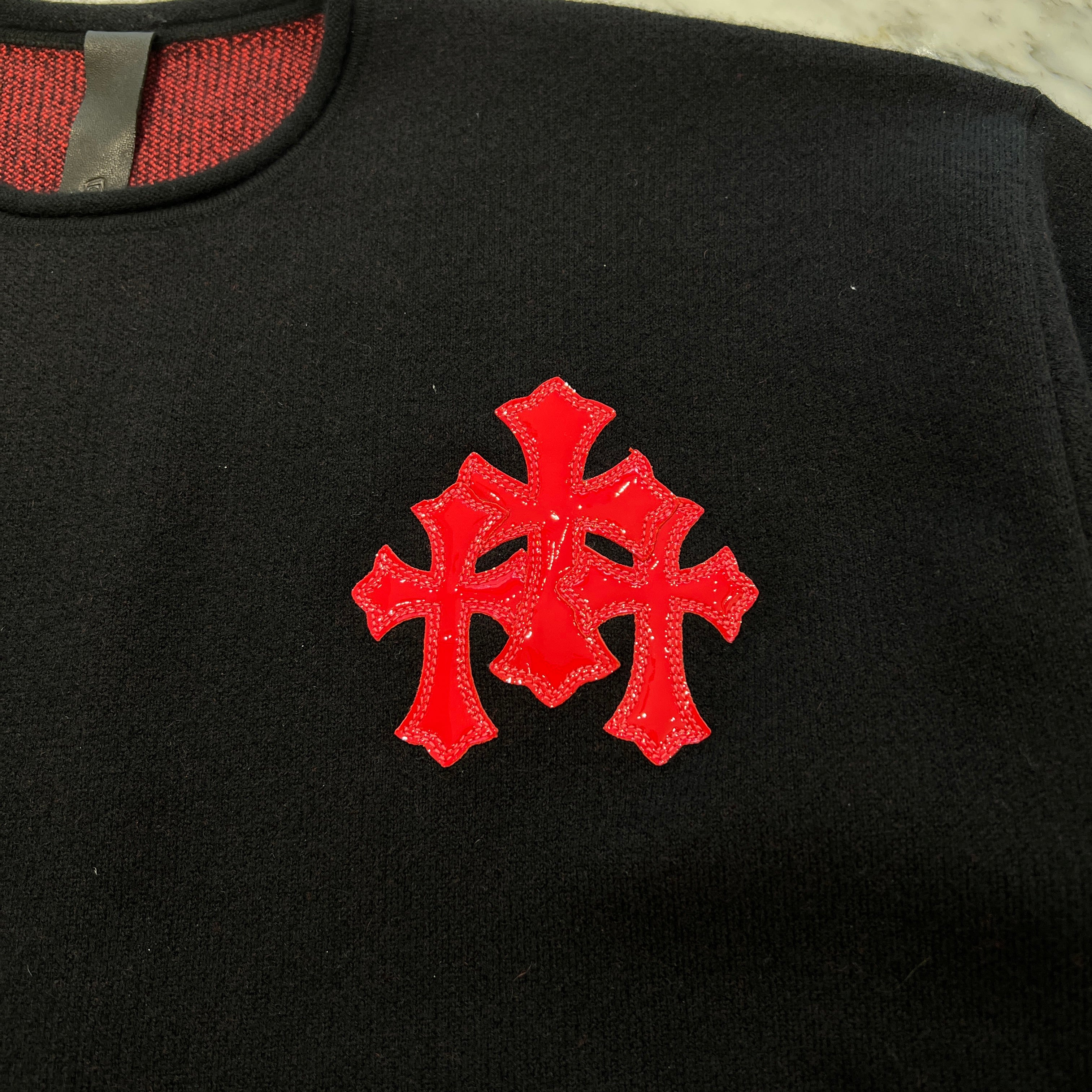 CHROME HEARTS Y NOT Cemetery Cross Patent Leather Patch Cashmere Knit Sweater Size ONE SIZE (68-112) クロムハーツ ワイノット セメタリークロス パテントレザーパッチ カシミヤ ニットセーター サイズONE SIZE (68-112)