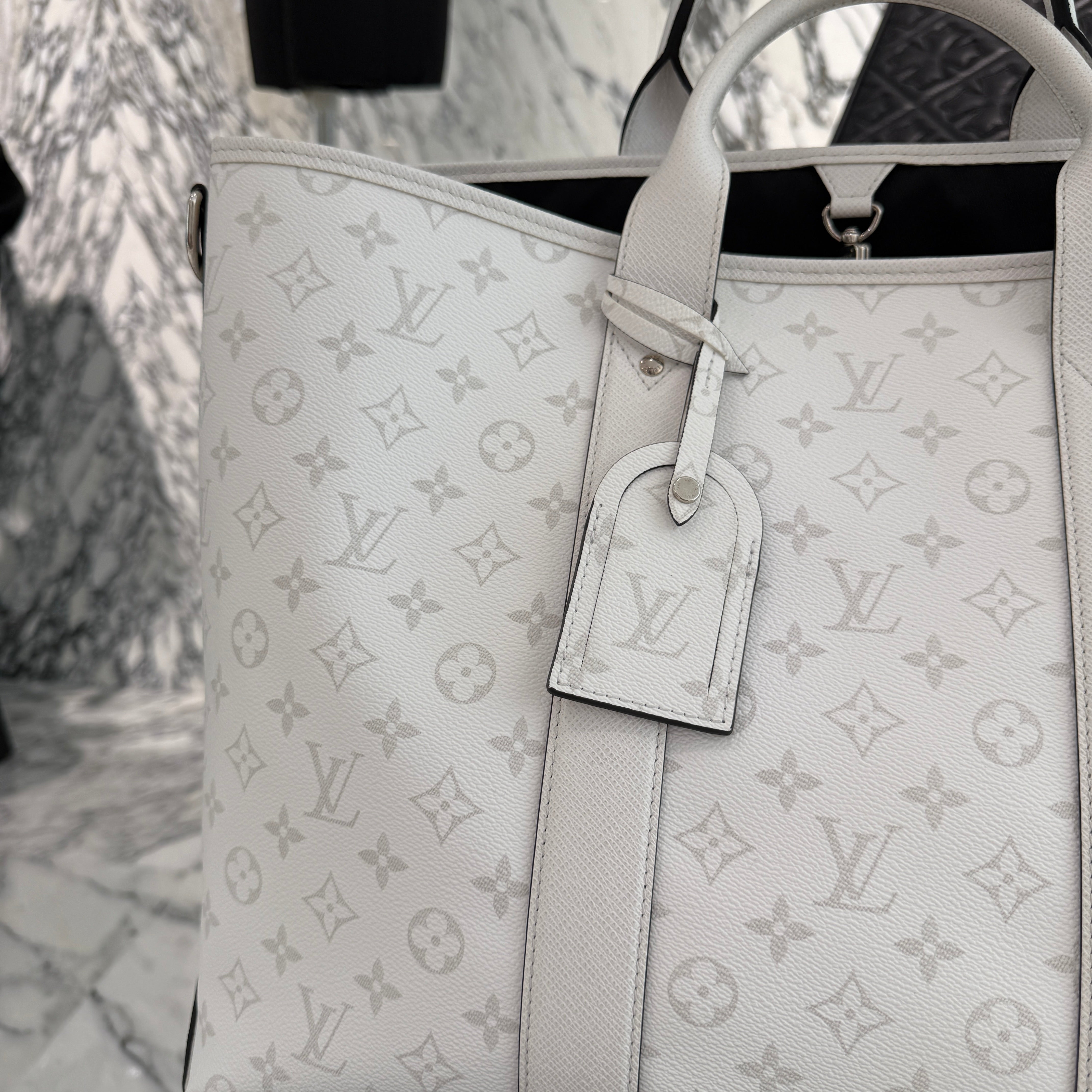 ルイ・ヴィトン ウィークエンド トートNM M30919 ルイ・ヴィトン(LOUIS VUITTON)ルイ・ヴィトン ウィークエンド