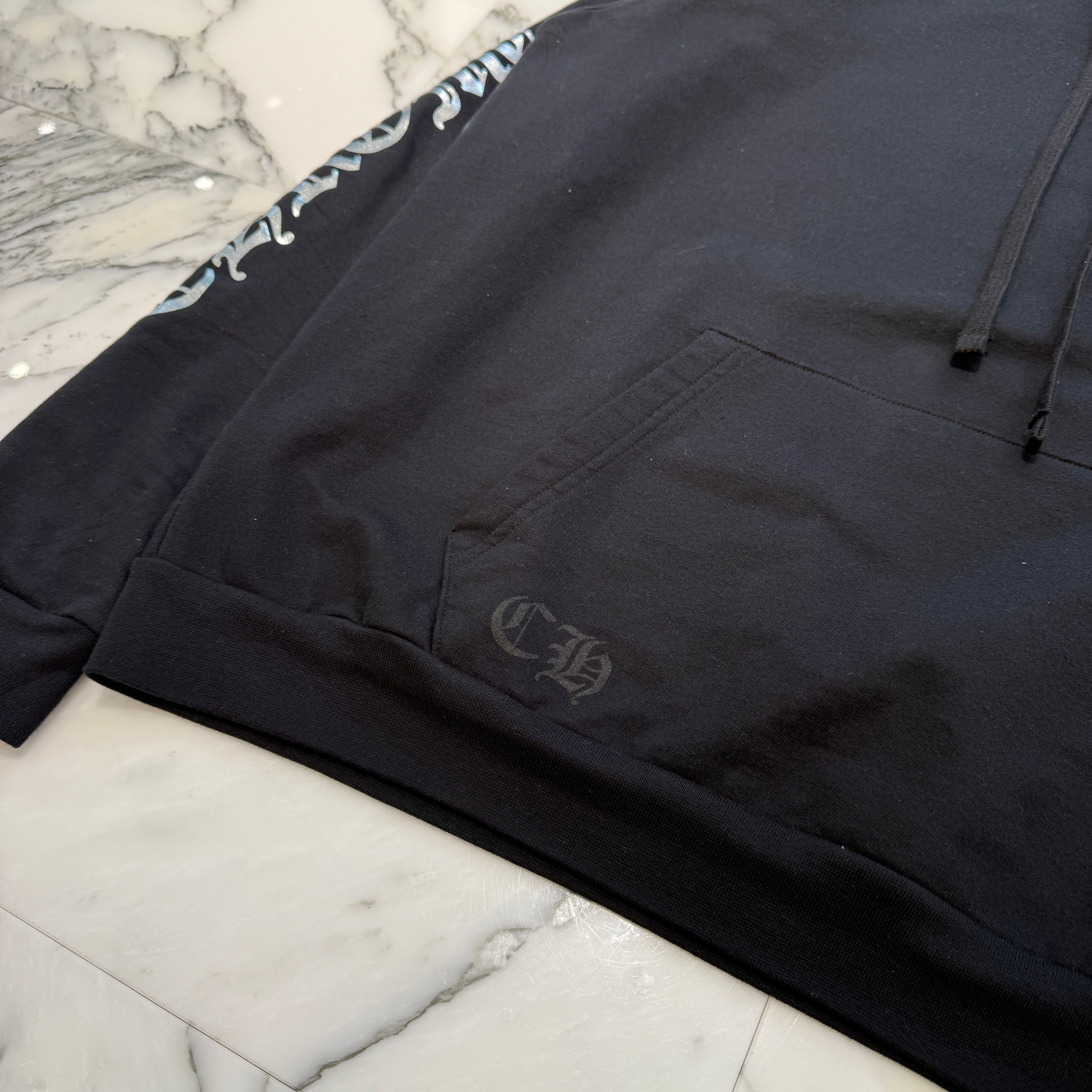 CHROME HEARTS 2025AW 1988 Silver Vertical Logo Pullover Hoodie Size XL クロムハーツ 1988 シルバー ヴァーティカルロゴ プルオーバーフーディー サイズXL