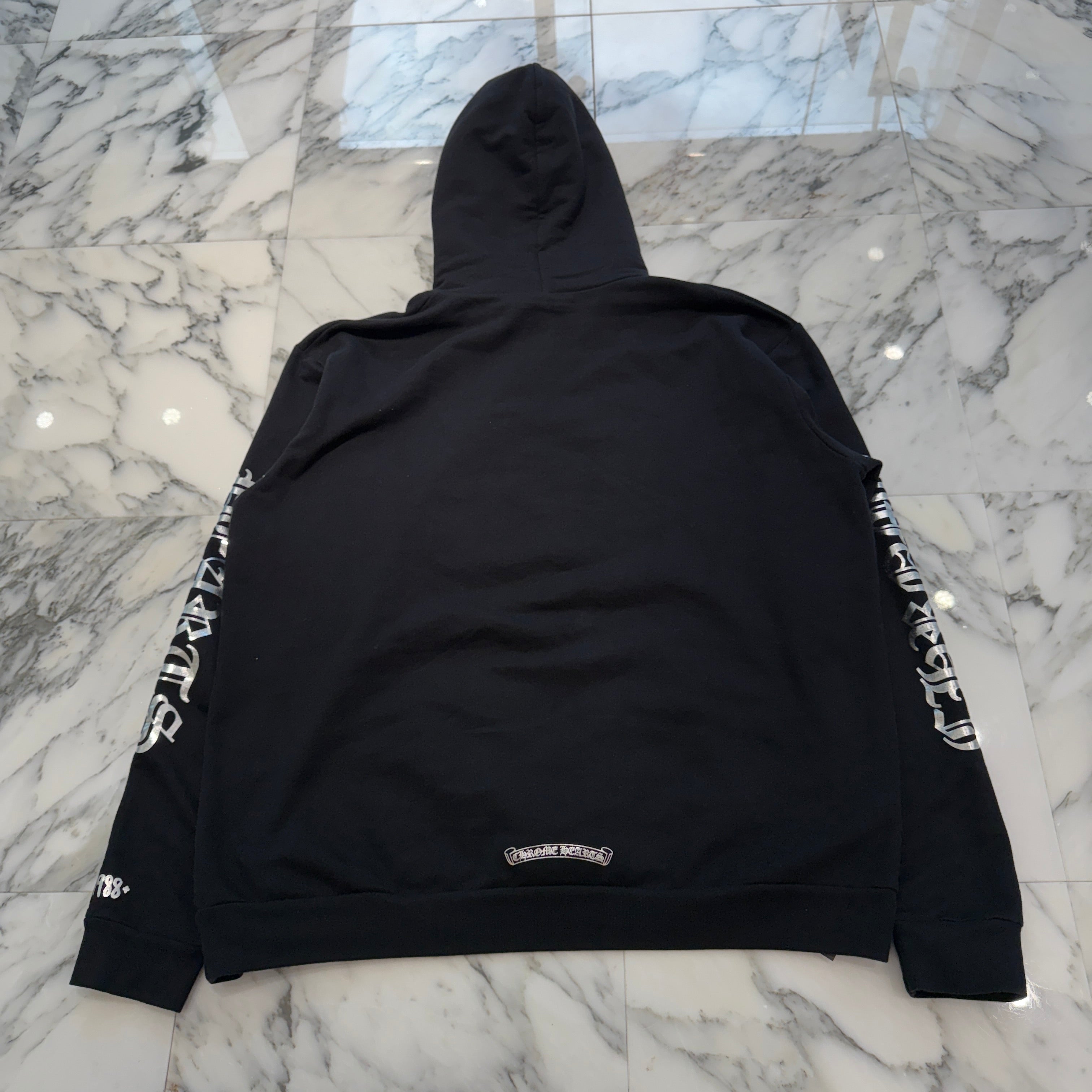 CHROME HEARTS 2025AW 1988 Silver Vertical Logo Pullover Hoodie Size XL クロムハーツ 1988 シルバー ヴァーティカルロゴ プルオーバーフーディー サイズXL