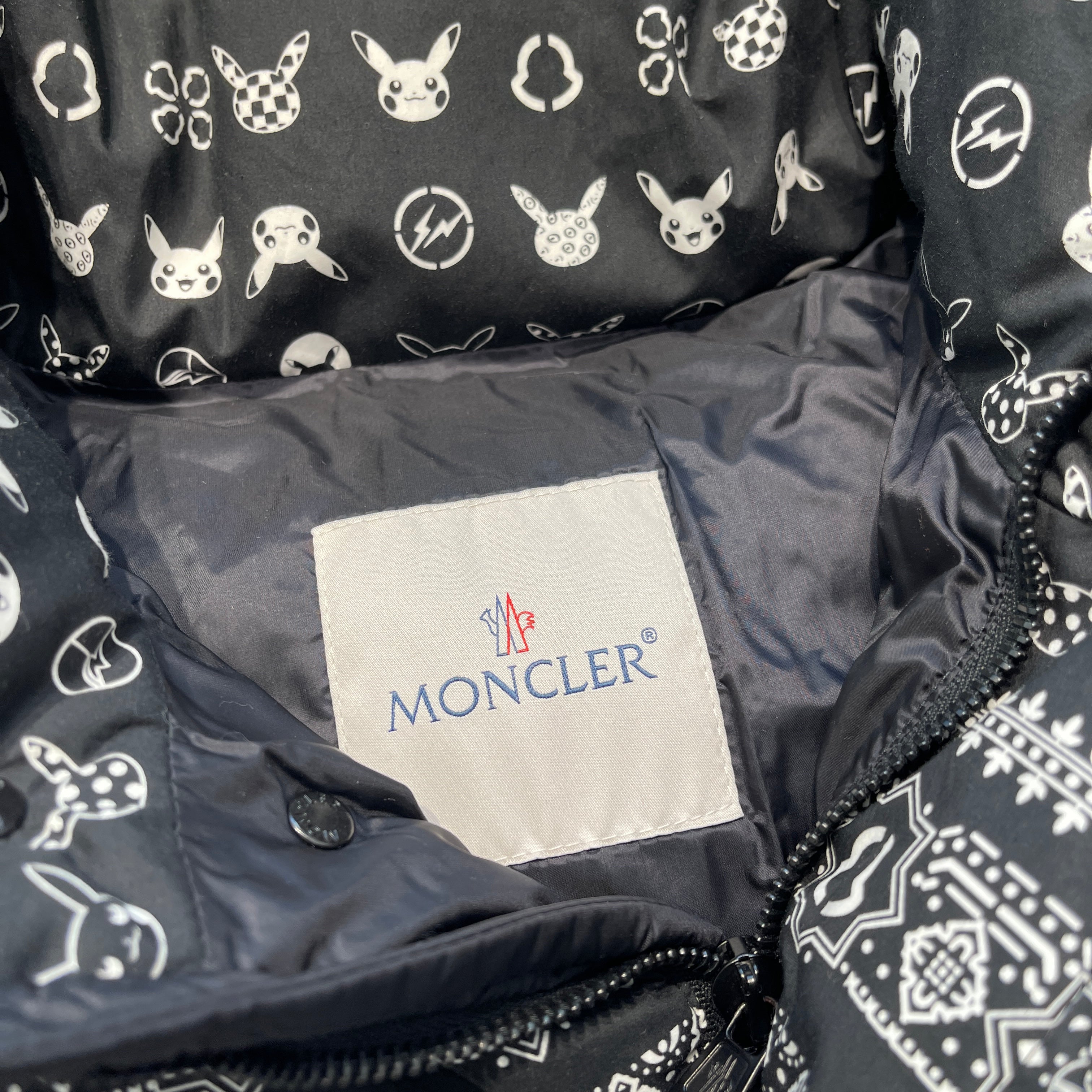 MONCLER FRAGMENT ピカチュウ　ジャケット　ブラック モンクレール 19AW×Fragment Design Pikachu Down Jacketフラグメント