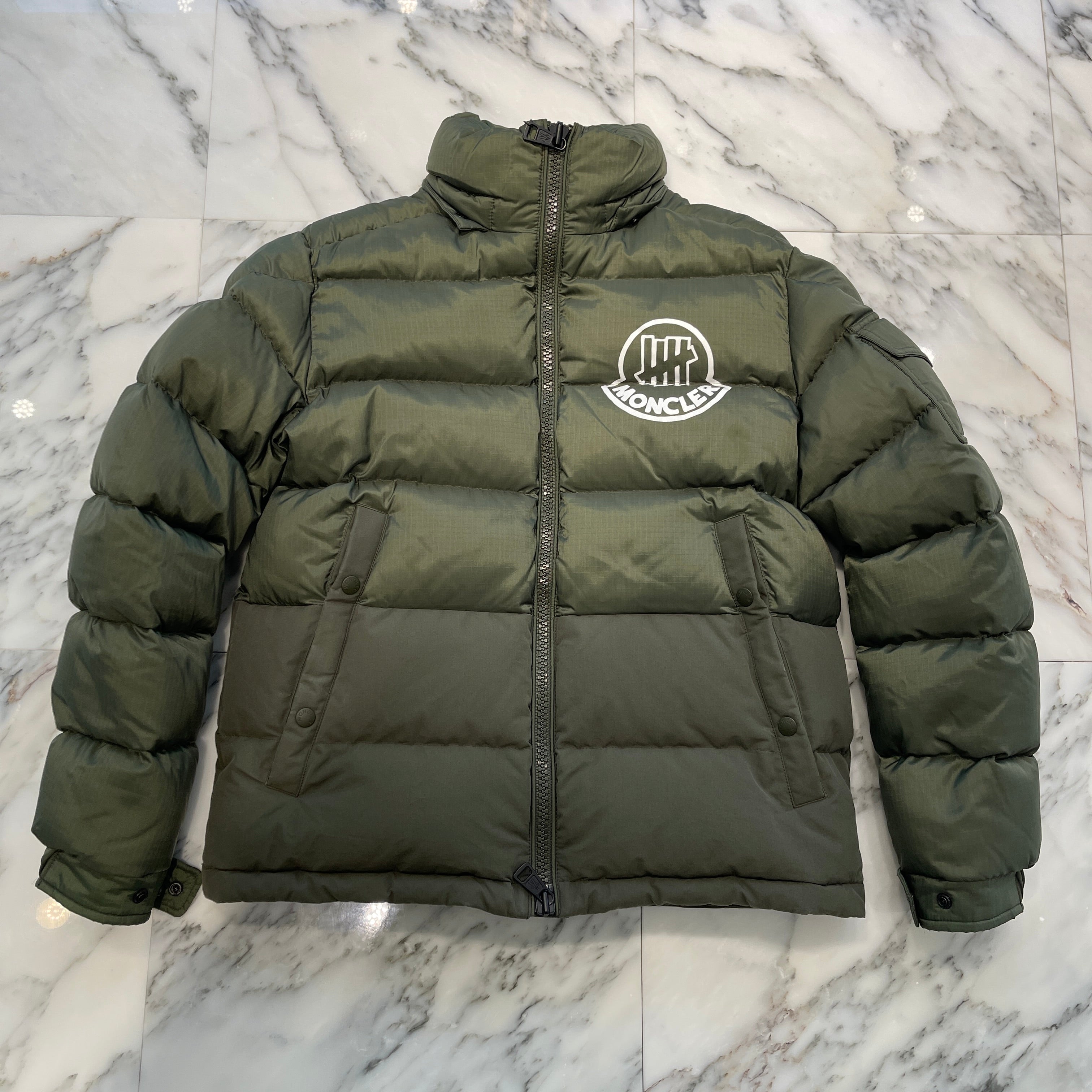 MONCLER × UNDEFEATED 2020AW Allenski Back Logo Down Jacket F20921A51710 Size 1 モンクレール × アンディフィーテッド アレンスキー バックロゴ ダウンジャケット サイズ1