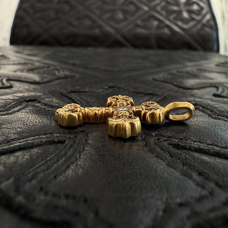 CHROME HEARTS 22K Tiny Filigree Cross Pave Diamond Pendent Top