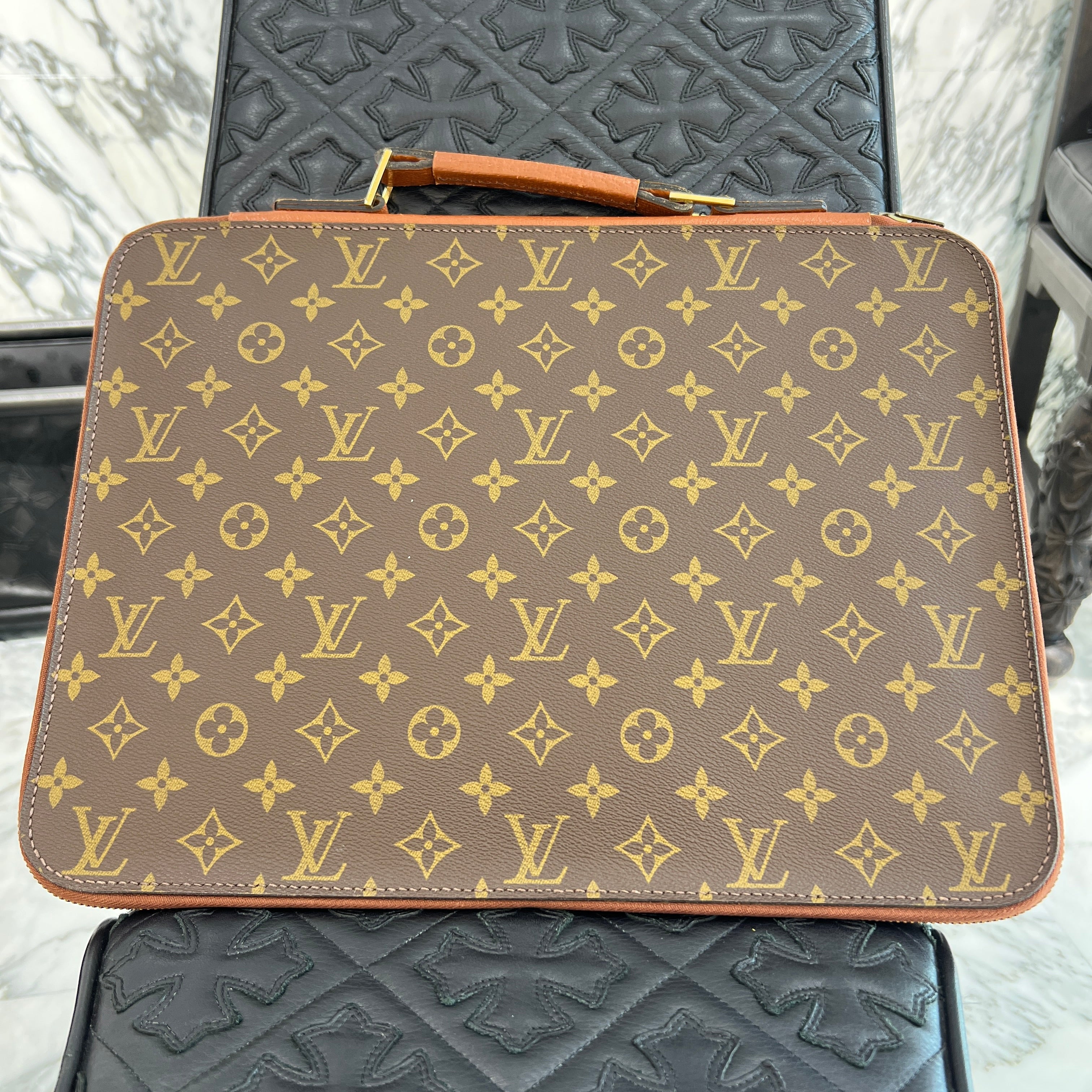 LOUIS VUITTON Monogram Poche Document Poigner Bag ルイヴィトン モノグラム ポッシュ ドキュマン ポワニエ バッグ