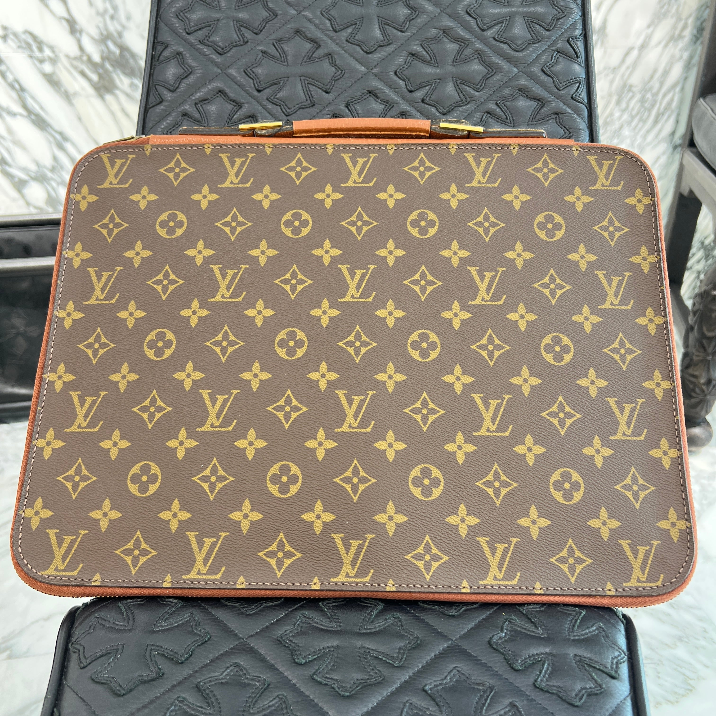 LOUIS VUITTON Monogram Poche Document Poigner Bag ルイヴィトン モノグラム ポッシュ ドキュマン ポワニエ バッグ