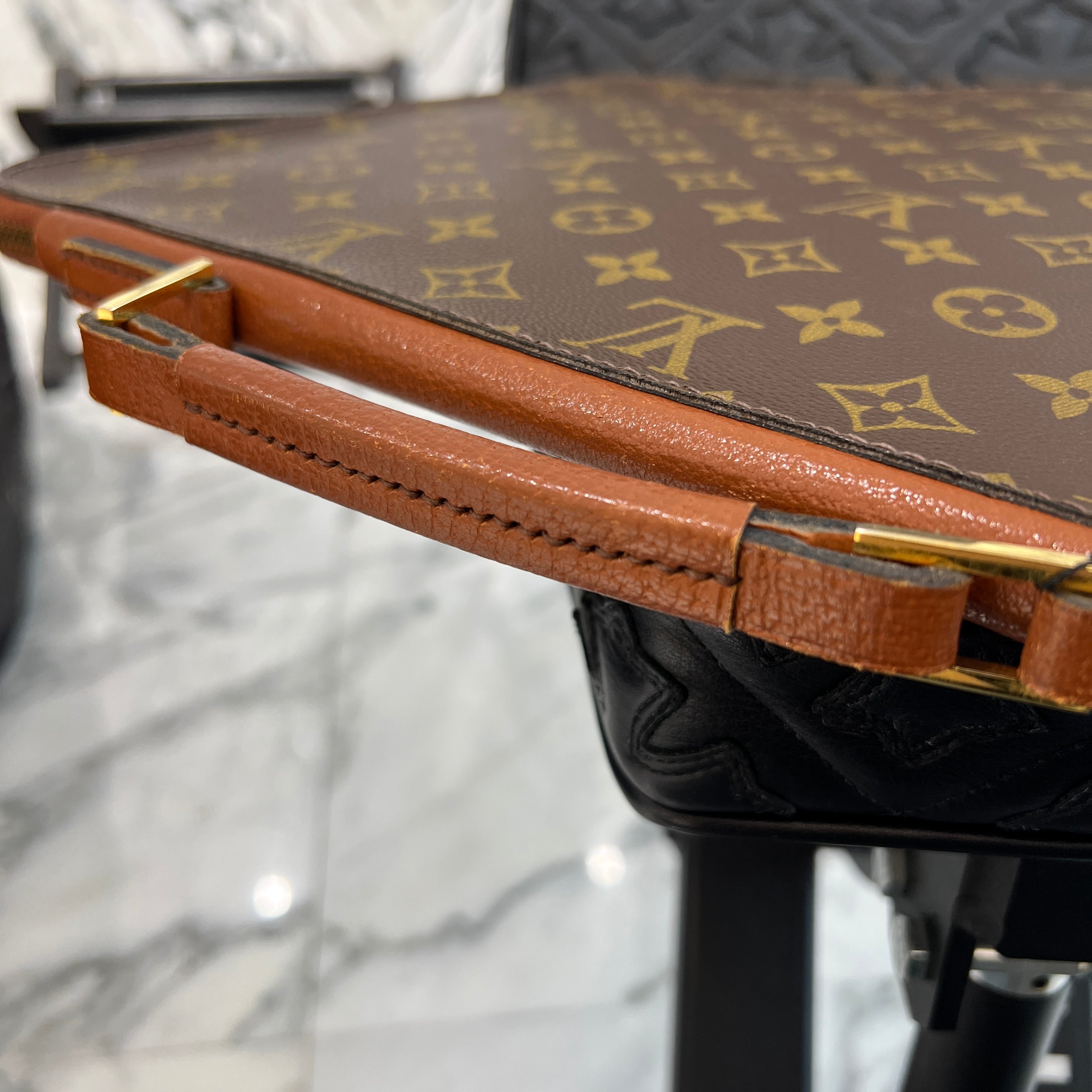 LOUIS VUITTON Monogram Poche Document Poigner Bag ルイヴィトン モノグラム ポッシュ ドキュマン ポワニエ バッグ
