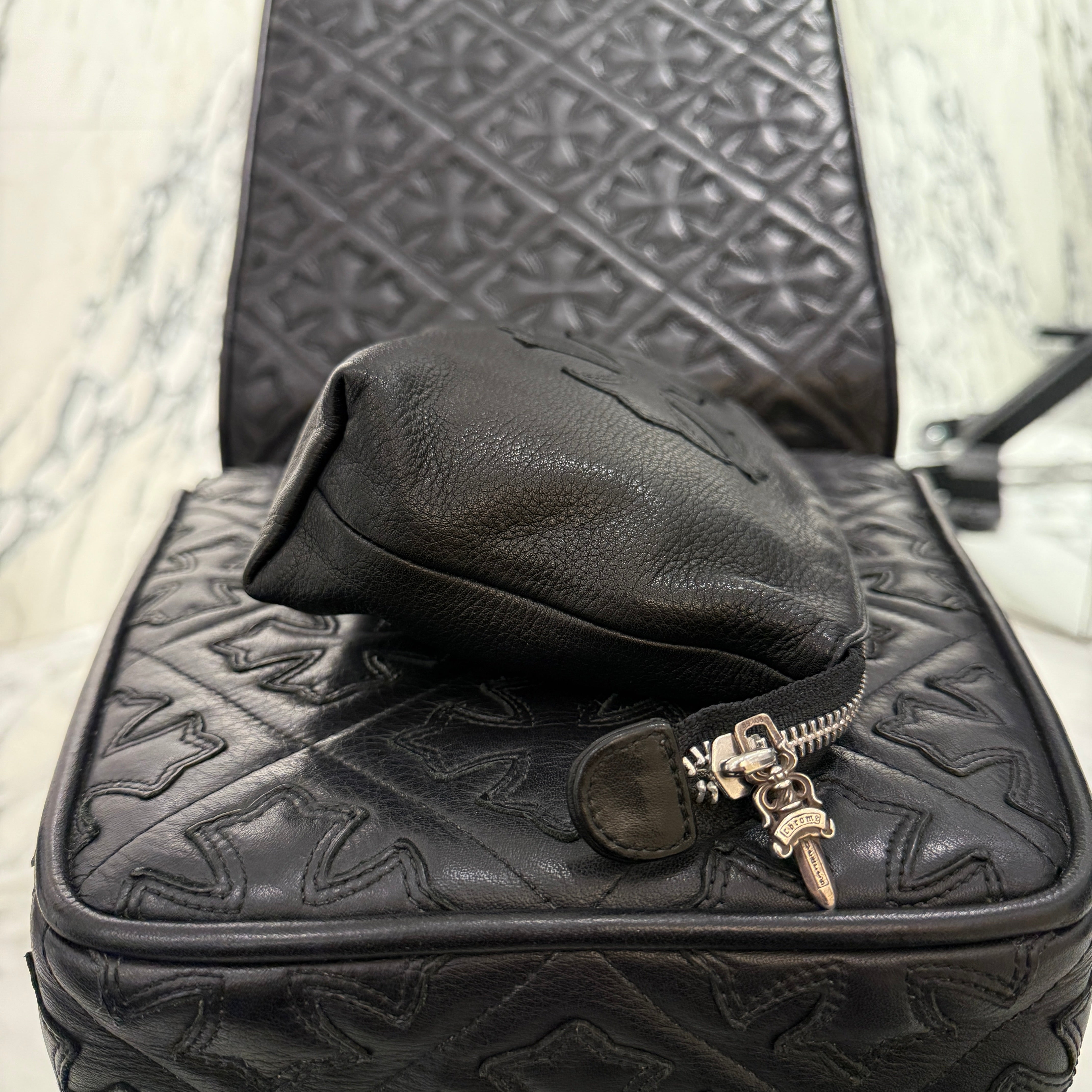 クロムハーツ  INSANITY CH PLS/インサニティCHプラス CHプラスパッチレザーポーチ メンズ CHROME HEARTS INSANITY CH Plus Patch Leather Poach クロムハーツ