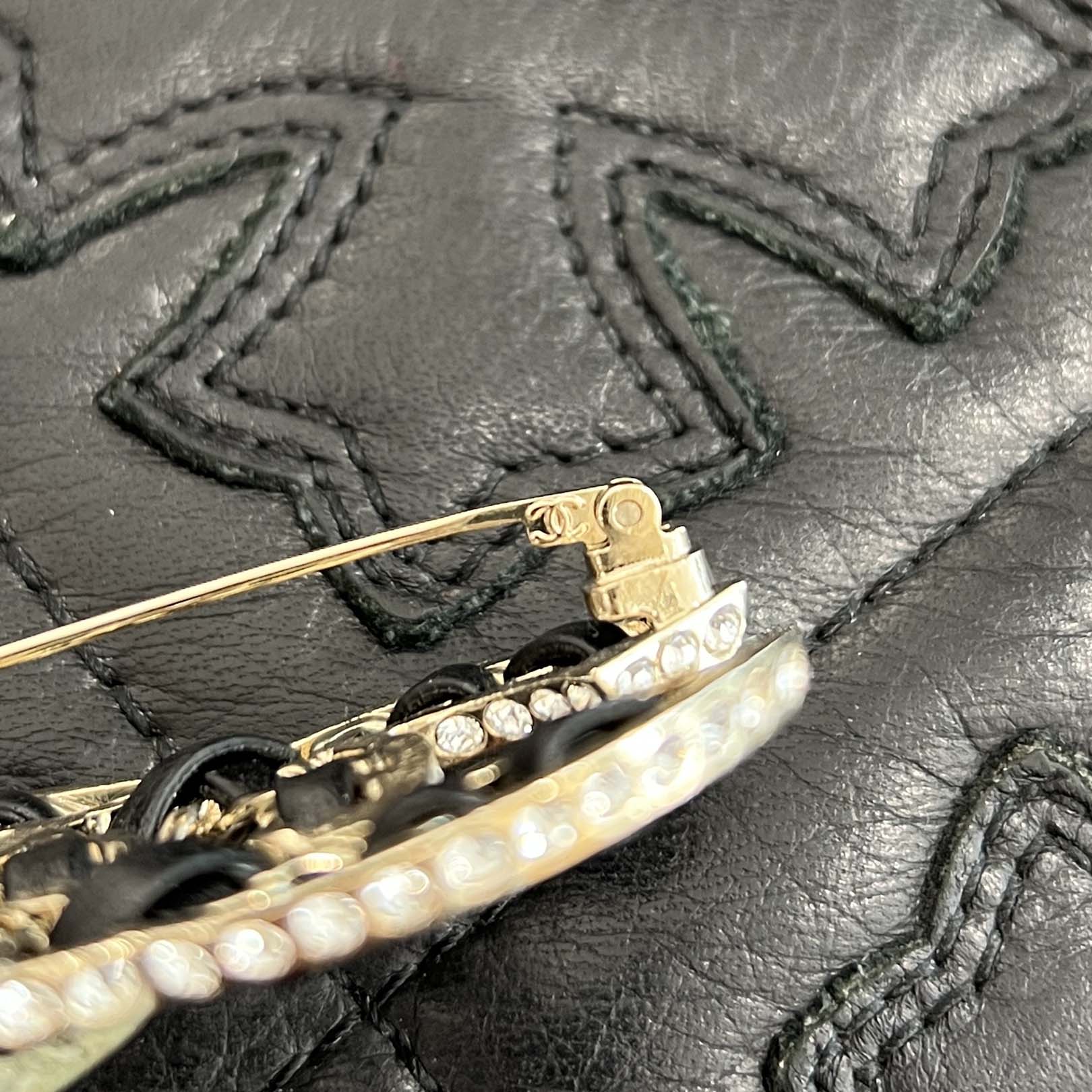 CHANEL B23P Coco Mark Rhinestone Leather Brooch シャネル B23P ココマーク ラインストーン レザーブローチ