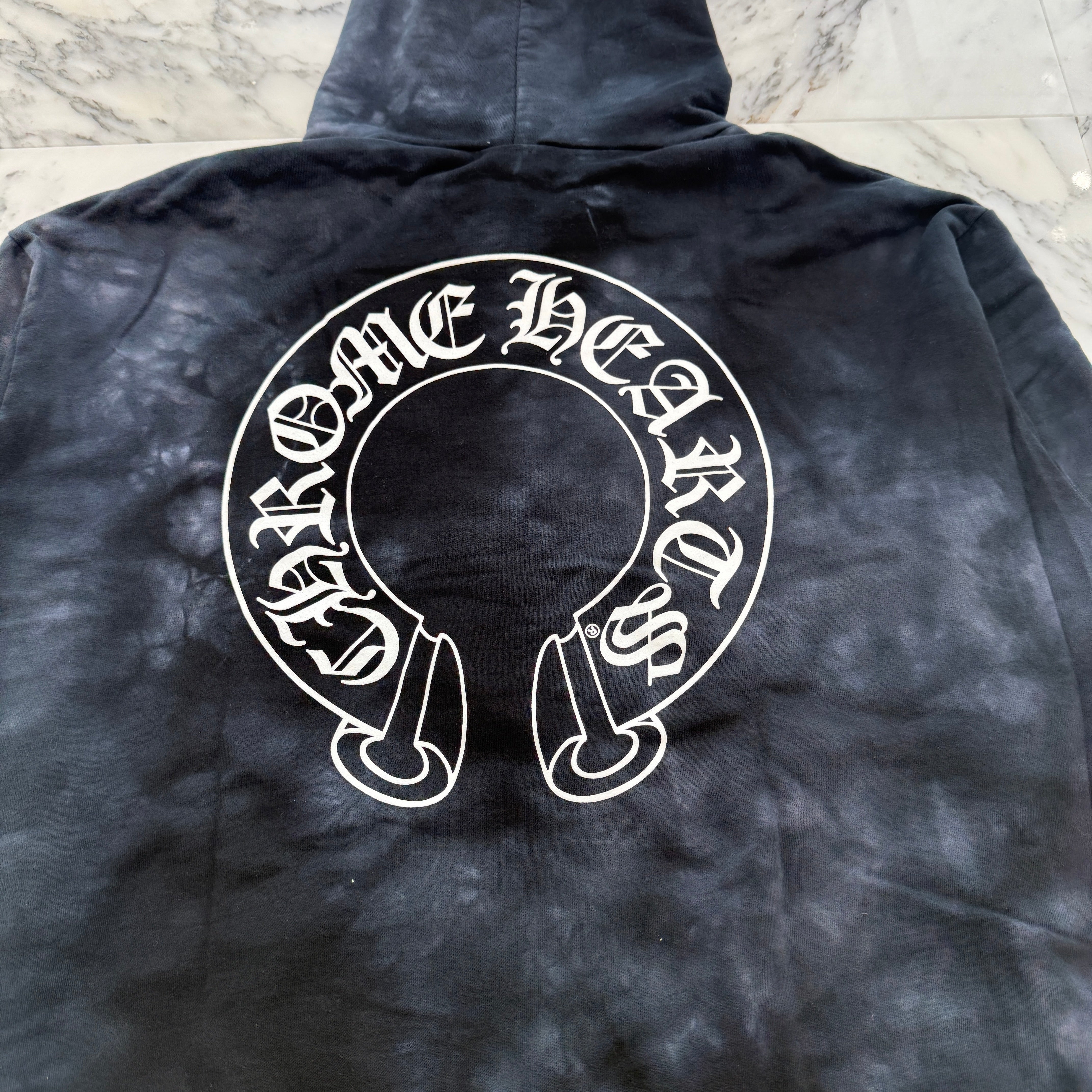 CHROME HEARTS Vertical Logo Horseshoe Tie Dye Pullover Hoodie Size XL クロムハーツ ヴァーティカルロゴ ホースシュー タイダイ プルオーバーフーディー サイズXL