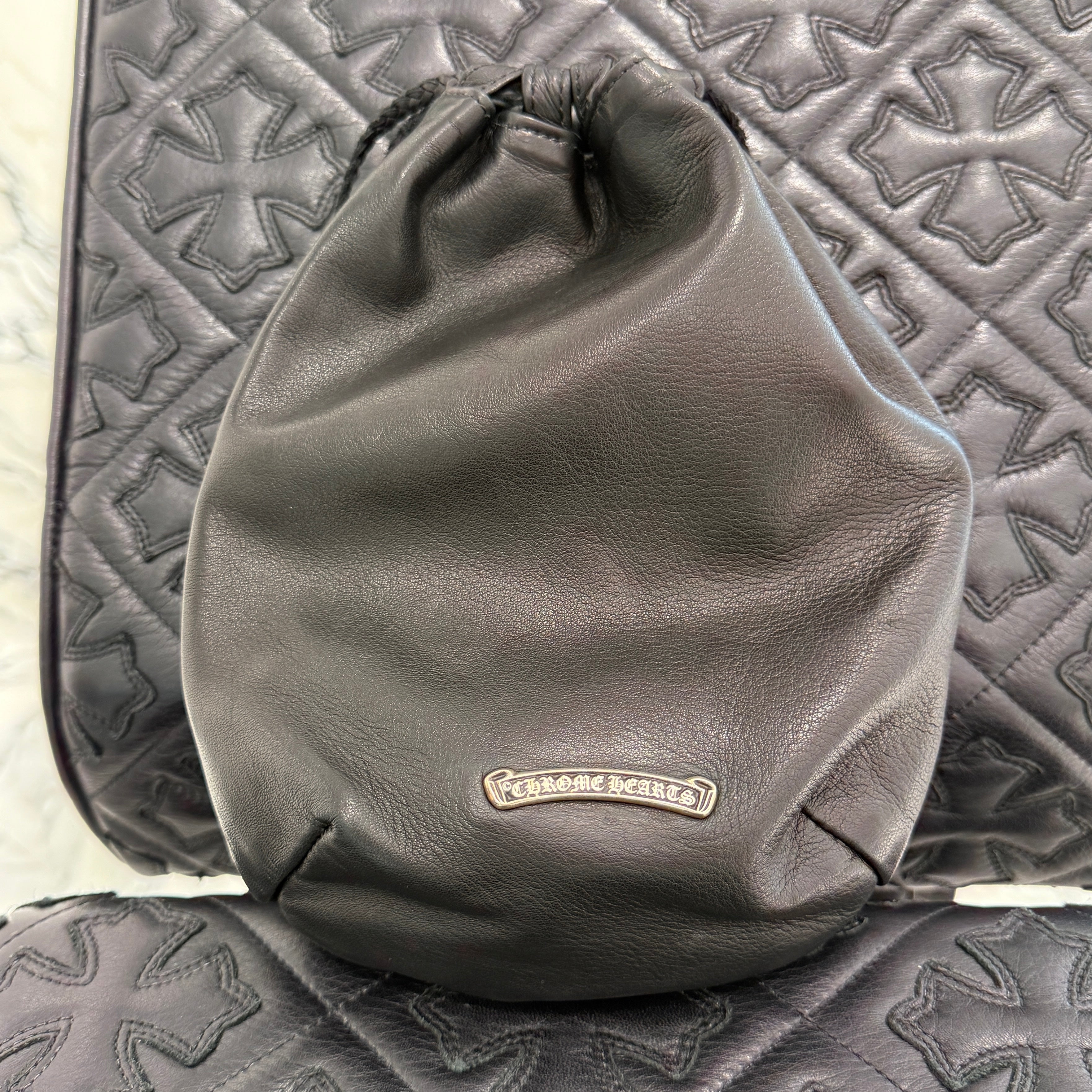 クロムハーツ ブラックレザー クロス模様 巾着バッグ CHROME HEARTS Leather Cross Patch Drawstring Sack Leather Bag