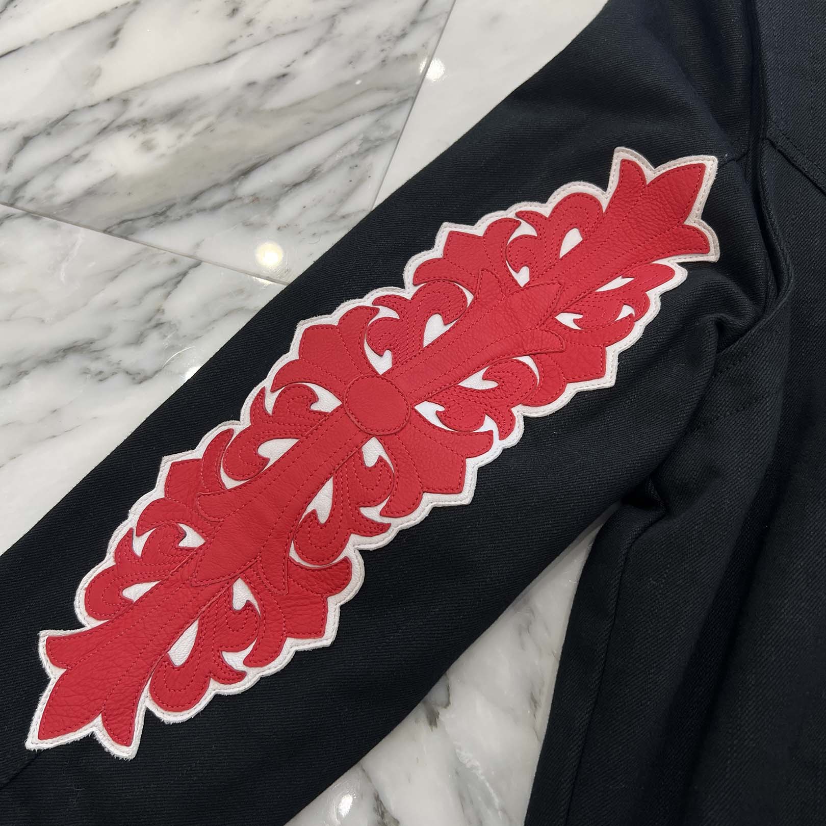 CHROME HEARTS Floral Cross Leather Patch Flare Knee Sleeve Denim Jacket Size M クロムハーツ フローラルクロス レザーパッチ フレアニー スリーブ デニムジャケット サイズM