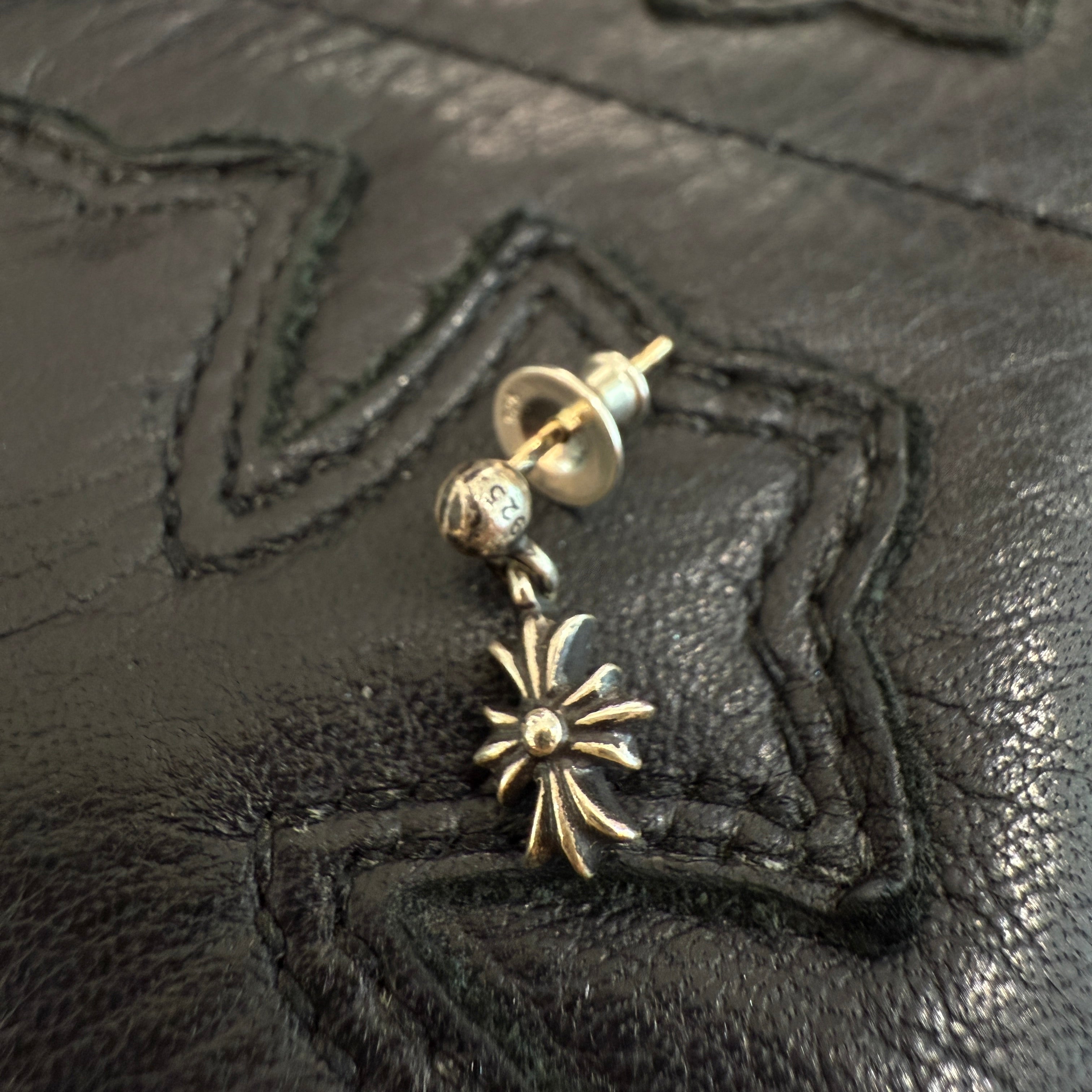 クロムハーツ chromehearts タイニーchクロス ピアス クロムハーツタイニーCHクロスフープイヤリング(ピアス)|クロム