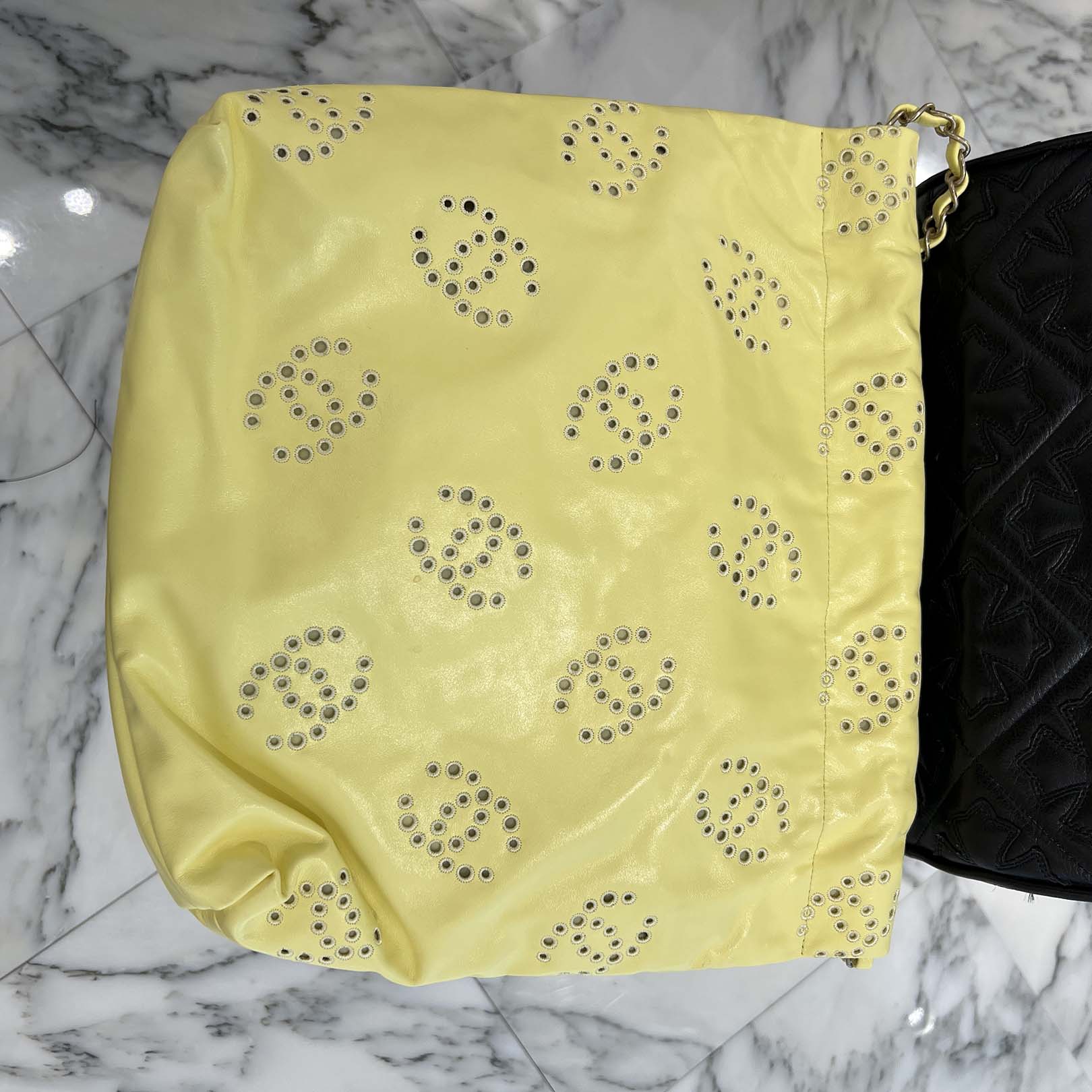 CHANEL 22 Small Shiny Calf Leather Chain Shoulder Bag シャネル 22 スモール シャイニーカーフスキン チェーン ショルダーバッグ