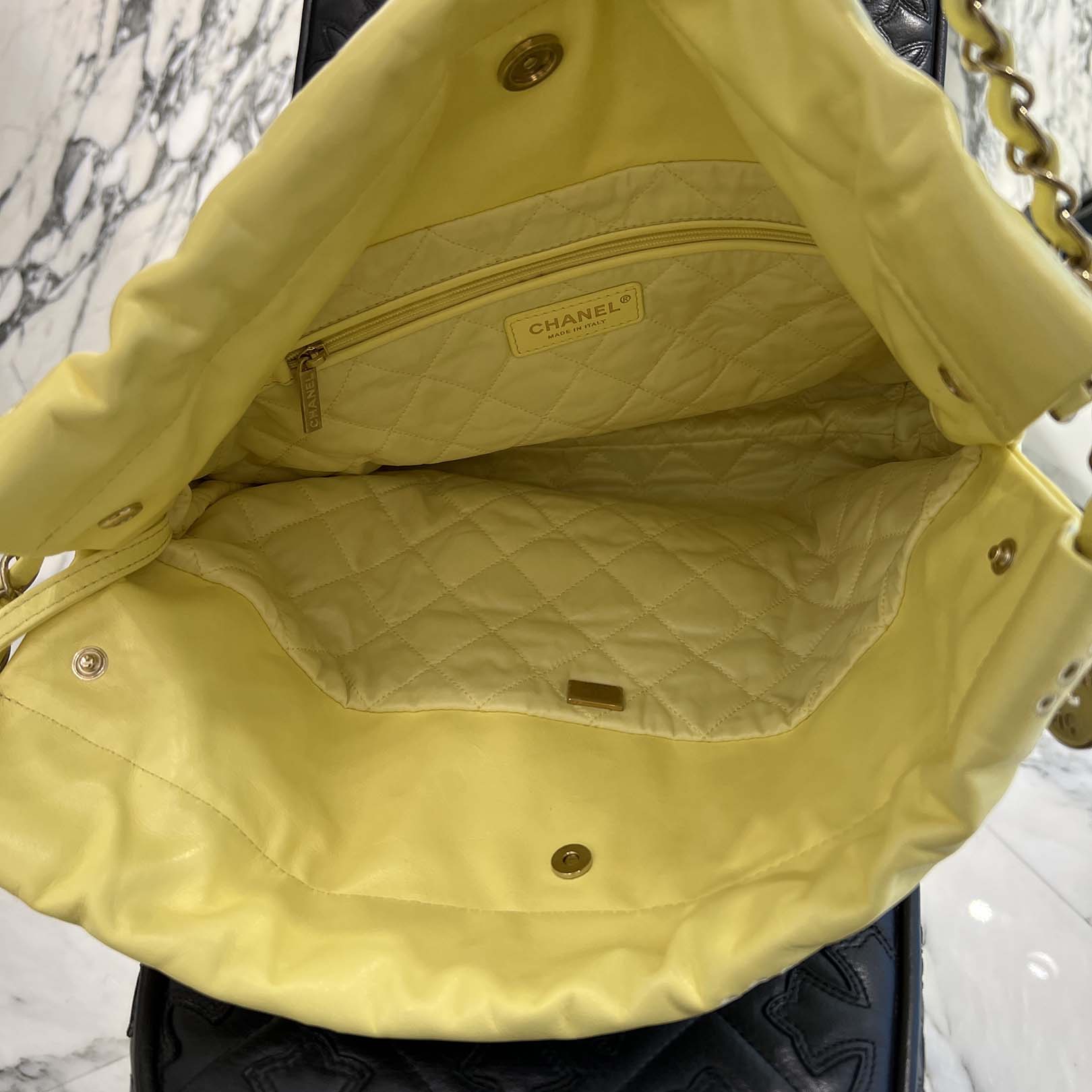 CHANEL 22 Small Shiny Calf Leather Chain Shoulder Bag シャネル 22 スモール シャイニーカーフスキン チェーン ショルダーバッグ