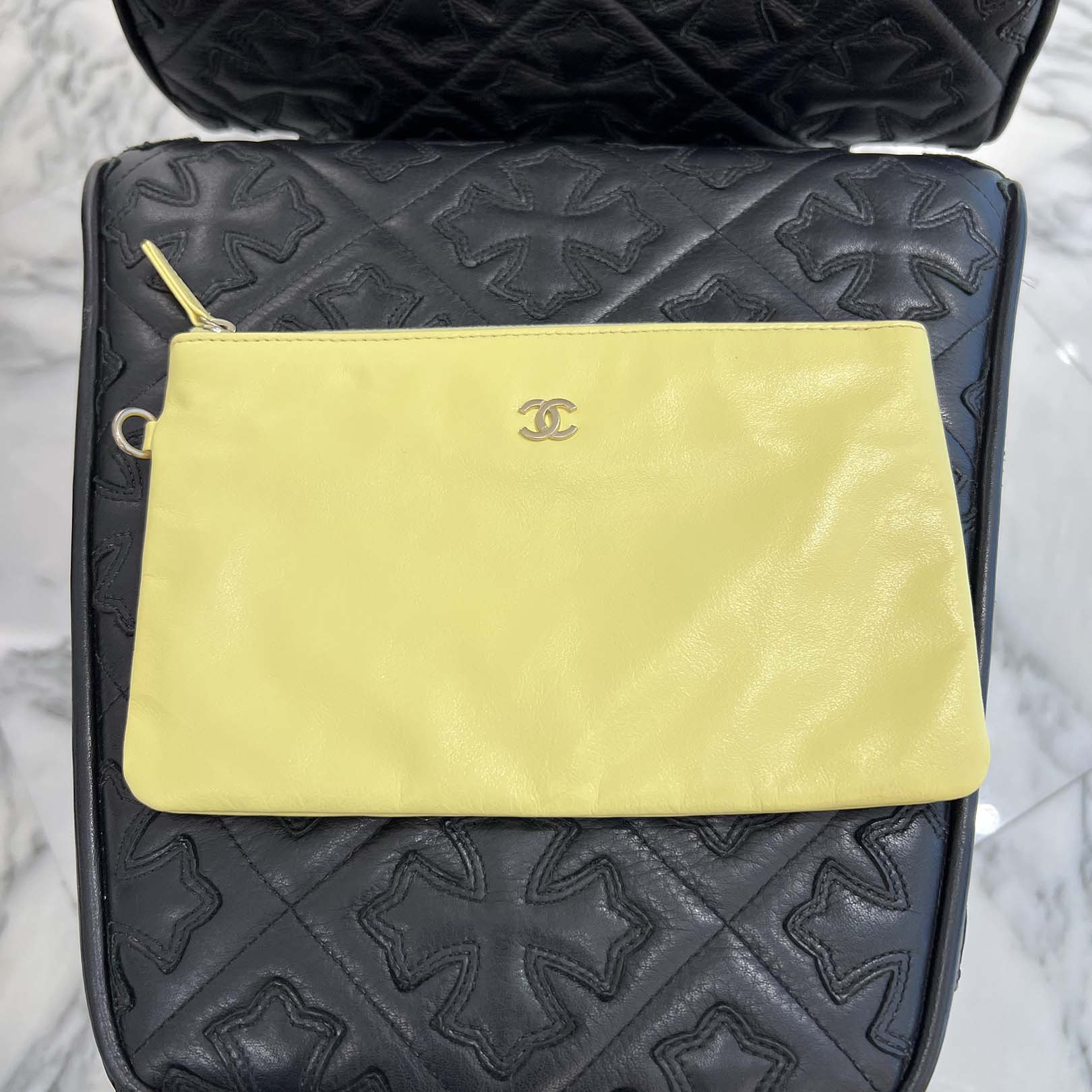 CHANEL 22 Small Shiny Calf Leather Chain Shoulder Bag シャネル 22 スモール シャイニーカーフスキン チェーン ショルダーバッグ