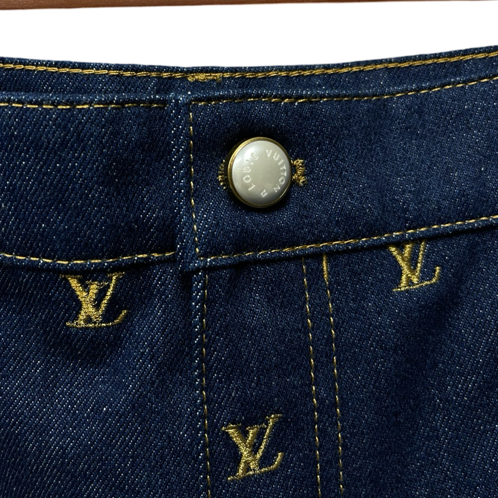 LOUIS VUITTON 2024SS Embroidered Signature Denim Shorts 1AFIAM Size 36