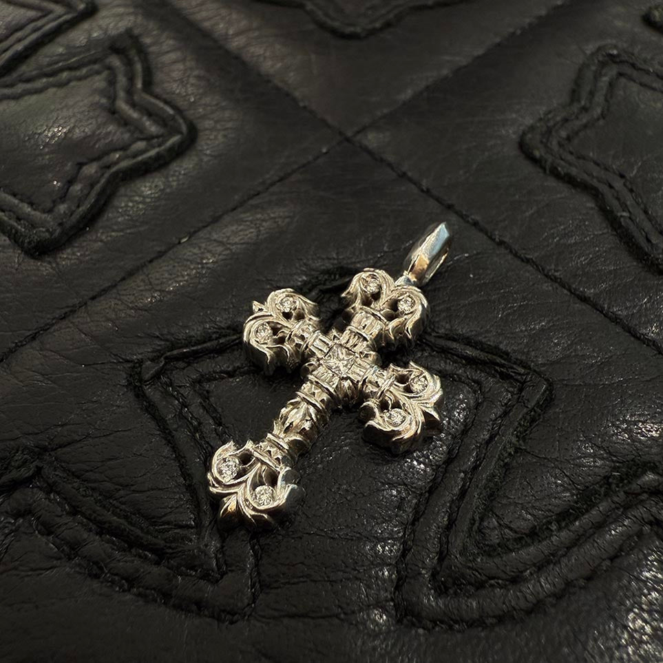 クロムハーツ　タイニーフィリグリー　paveダイヤ CHROME HEARTS 18KWG Tiny Filigree Cross Pave Diamond Pendent Top