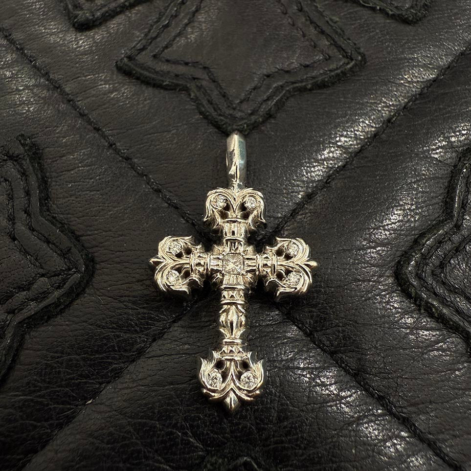 CHROME HEARTS 18KWG Tiny Filigree Cross Pave Diamond Pendent Top クロムハーツ 18KWG タイニー フィリグリークロス パヴェダイヤモンド ペンダント トップ