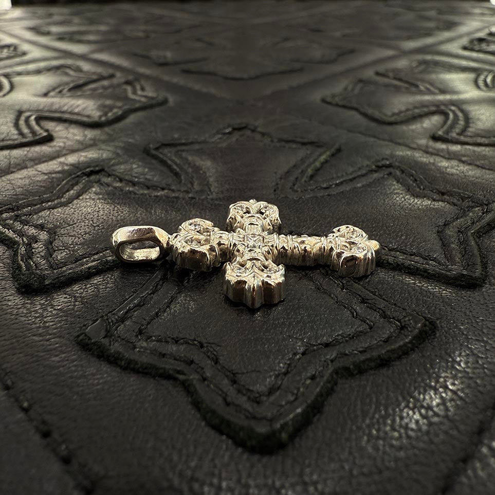 新品未使用 クロムハーツ FILIGREE CROSS TINY ダイヤ付き CHROME HEARTS 18KWG Tiny Filigree Cross Pave Diamond Pendent Top