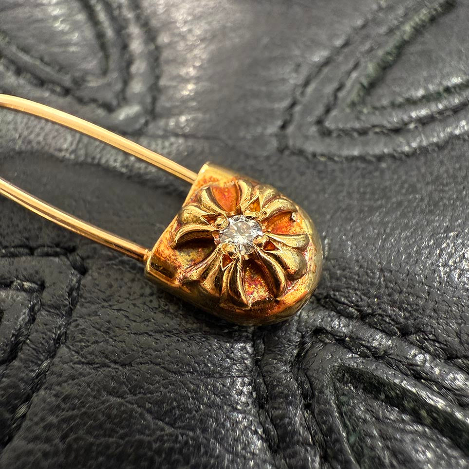 CHROME HEARTS 22K Safety Pin 1 Diamond Earrings クロムハーツ 22K セーフティ ピン 1 ダイヤモンド イヤリング ピアス
