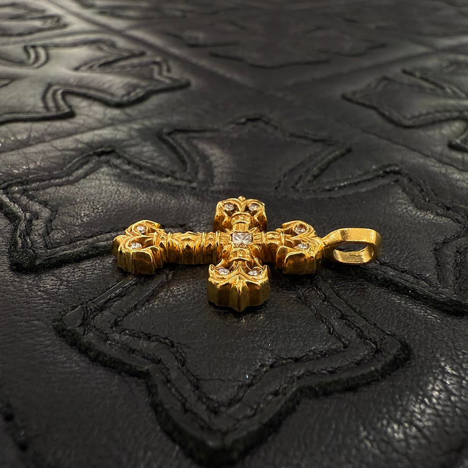 CHROME HEARTS 22K Tiny Filigree Cross Pave Diamond Pendent Top