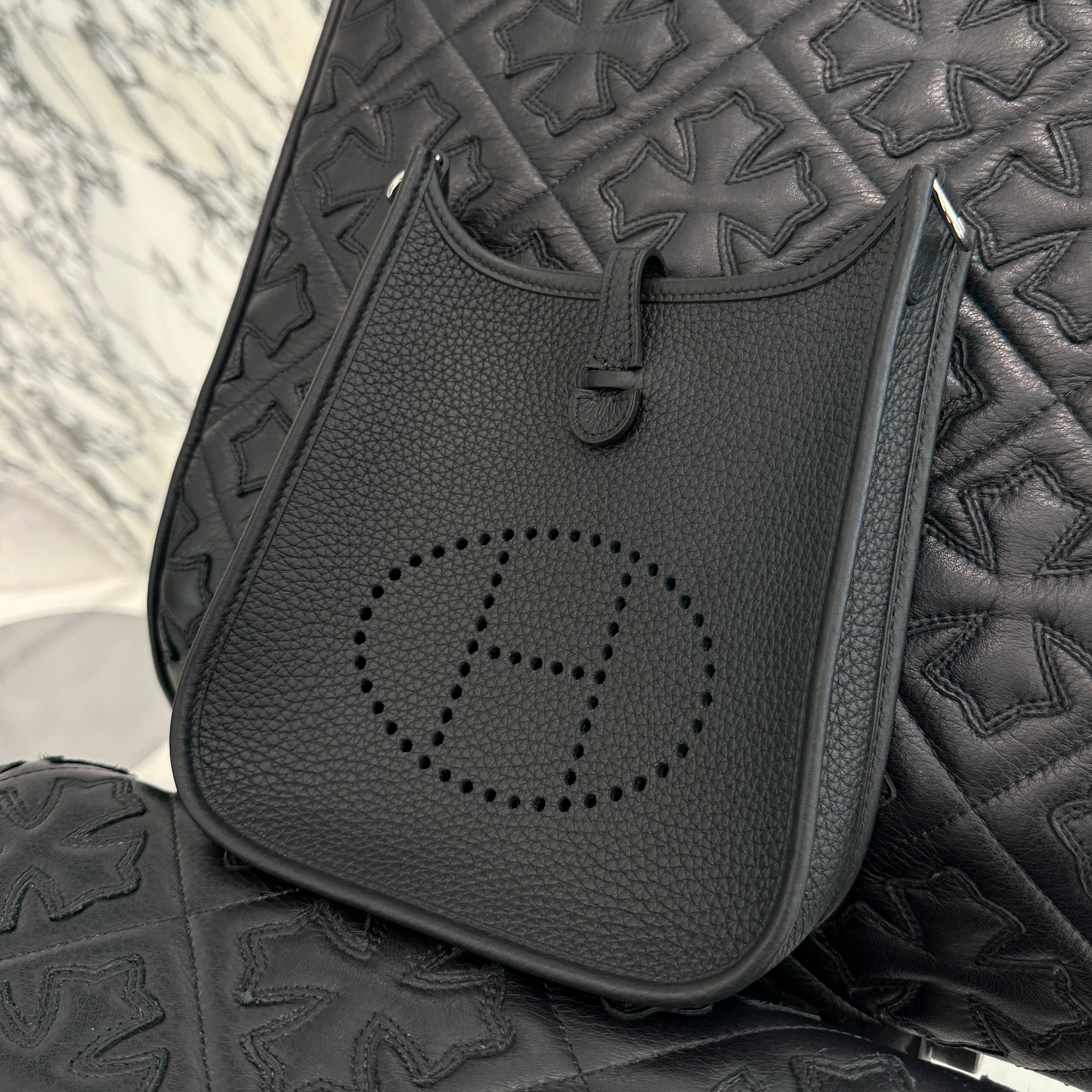 HERMES Evelyn Amazon TPM "NOIR" K刻印 エルメス エブリン アマゾン TPM "ノワール" レザーショルダーバッグ K刻印