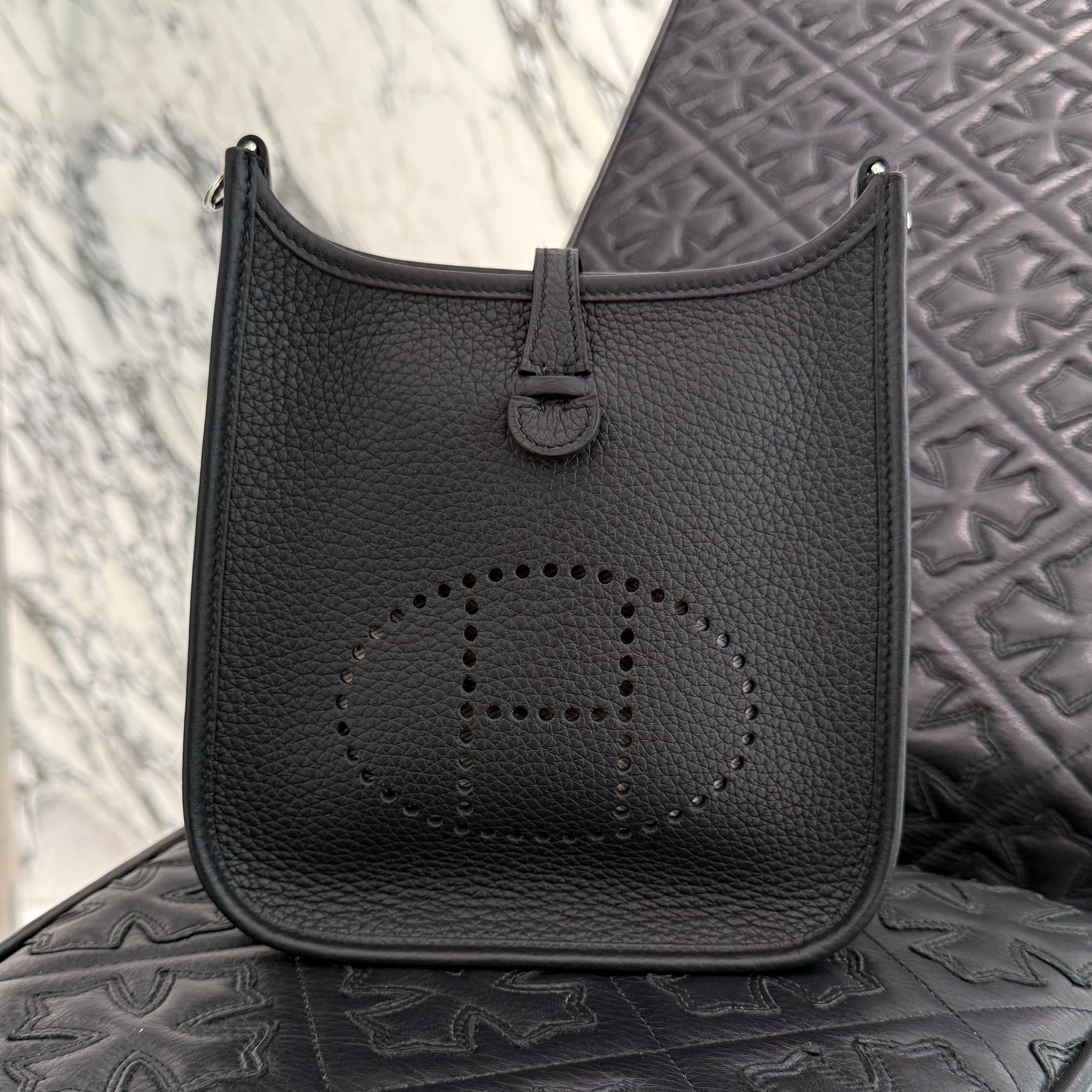 HERMES Evelyn Amazon TPM "NOIR" K刻印 エルメス エブリン アマゾン TPM "ノワール" レザーショルダーバッグ K刻印