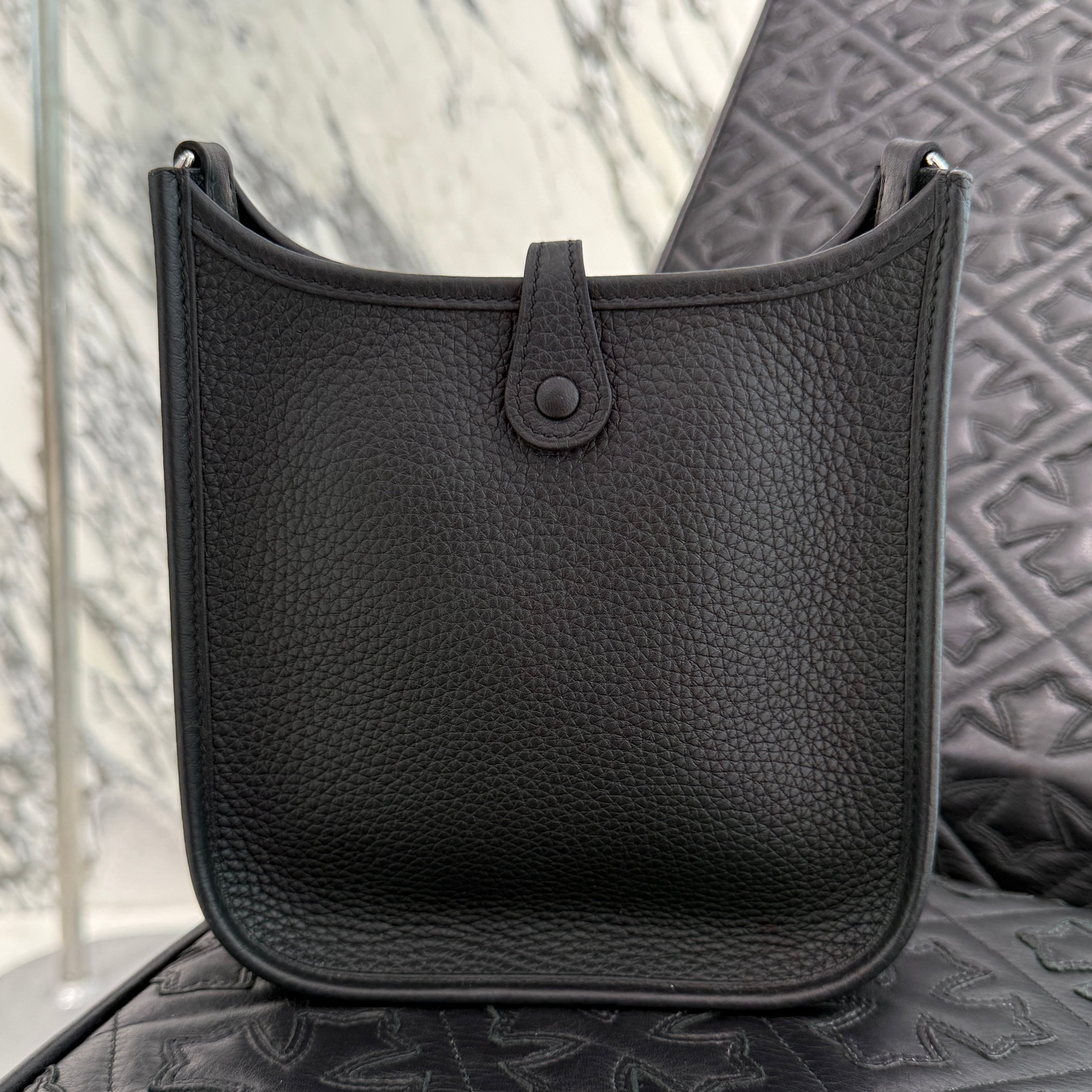HERMES Evelyn Amazon TPM "NOIR" K刻印 エルメス エブリン アマゾン TPM "ノワール" レザーショルダーバッグ K刻印