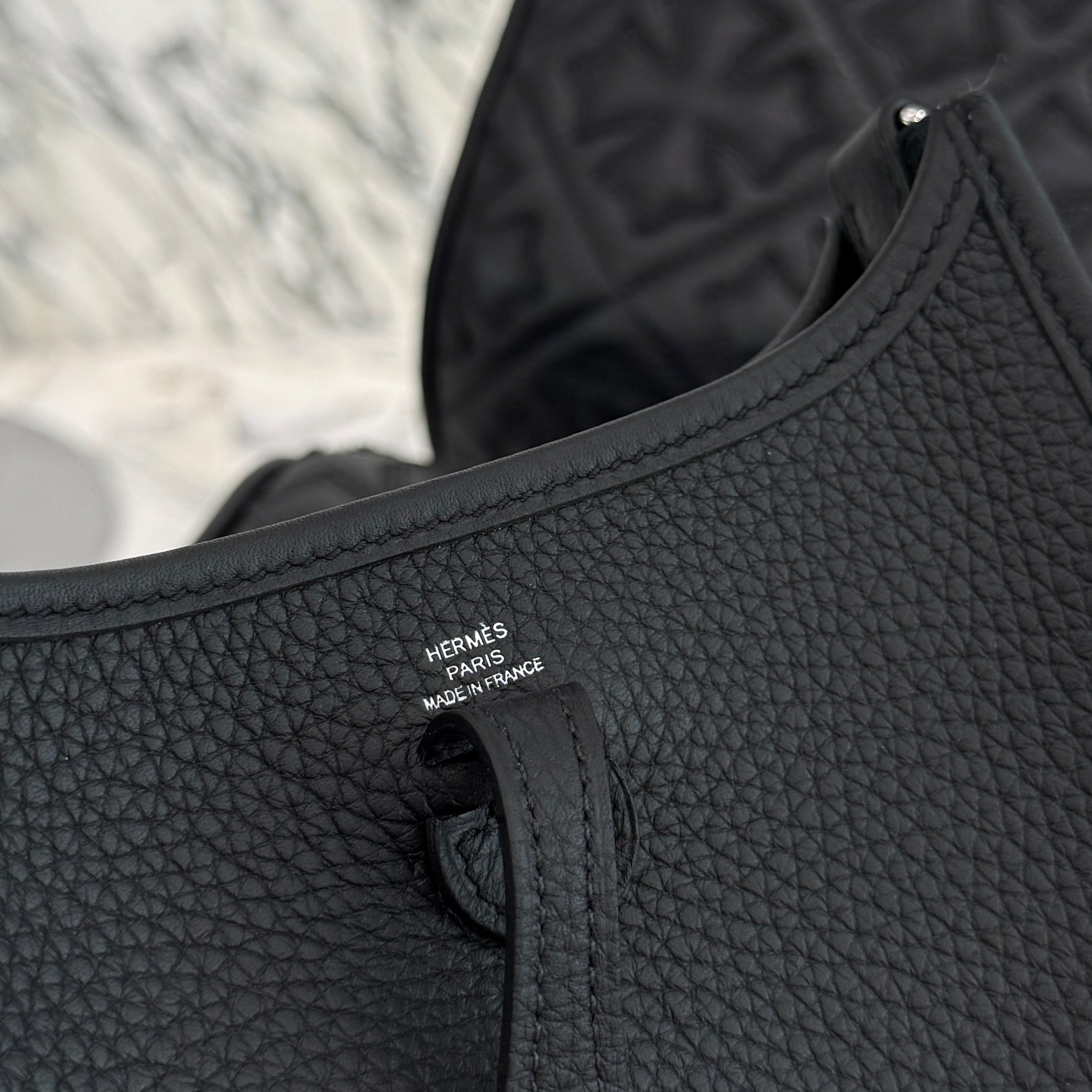 HERMES Evelyn Amazon TPM "NOIR" K刻印 エルメス エブリン アマゾン TPM "ノワール" レザーショルダーバッグ K刻印