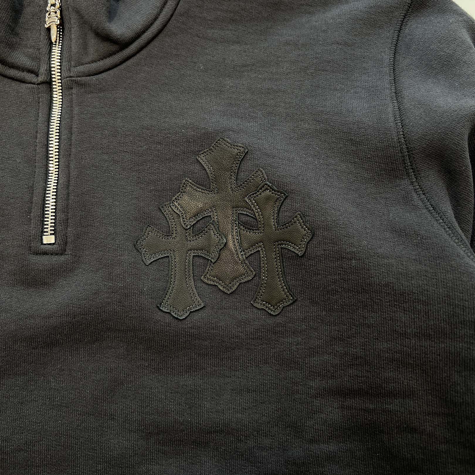 CHROME HEARTS Y NOT Cemetery Cross Patch Half Zip Sweat Shirt Size L クロムハーツ ワイノット セメタリークロスパッチ ハーフジップ スウェットシャツ サイズL