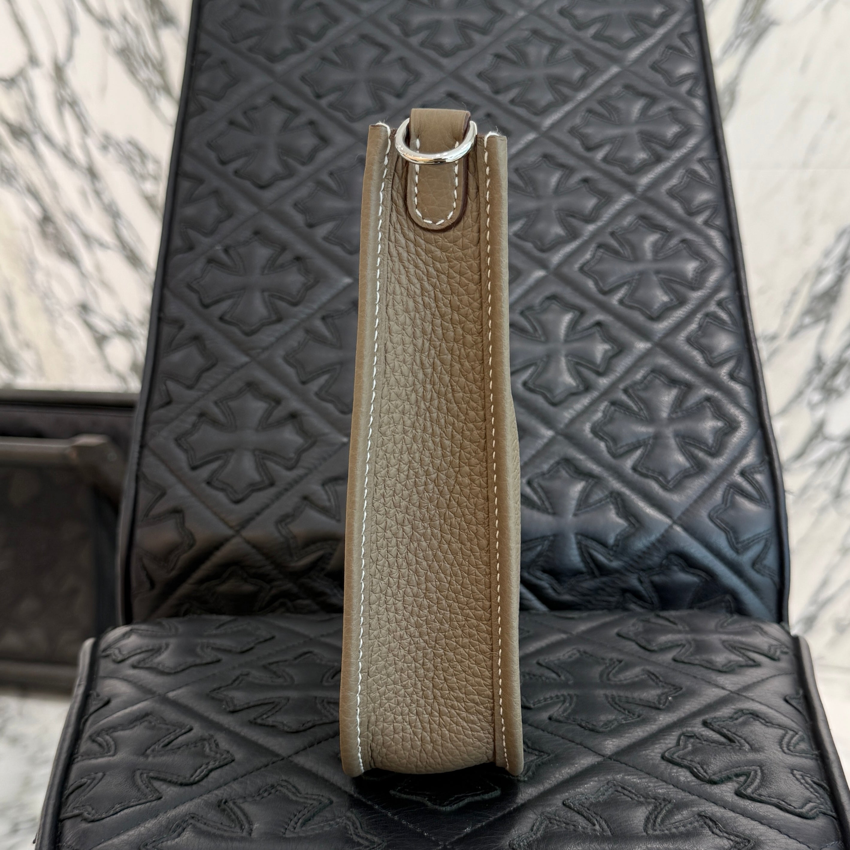 HERMES Evelyn Amazon TPM "Etoupe" W刻印 エルメス エブリン アマゾン TPM "エトゥープ" レザーショルダーバッグ W刻印