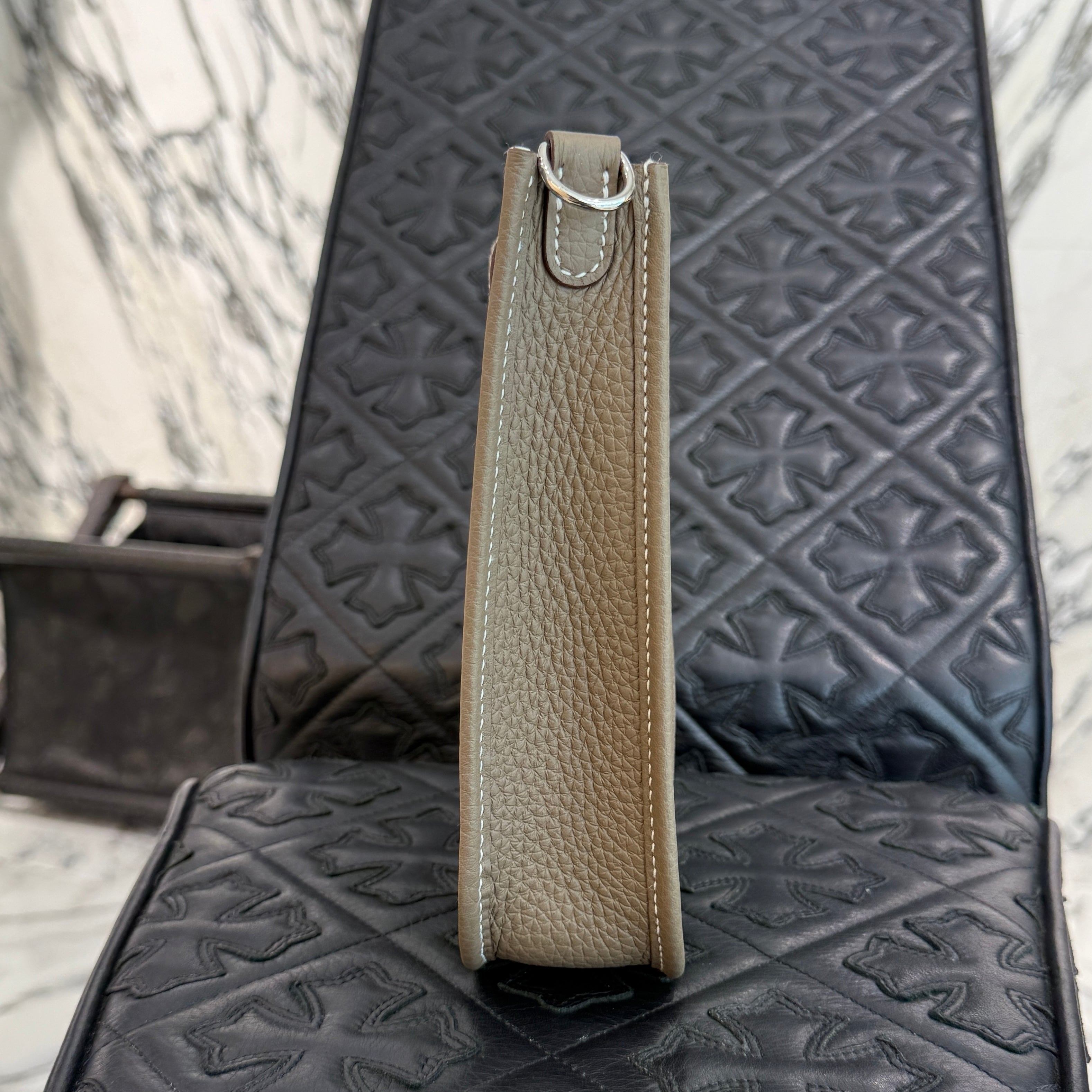 HERMES Evelyn Amazon TPM "Etoupe" W刻印 エルメス エブリン アマゾン TPM "エトゥープ" レザーショルダーバッグ W刻印