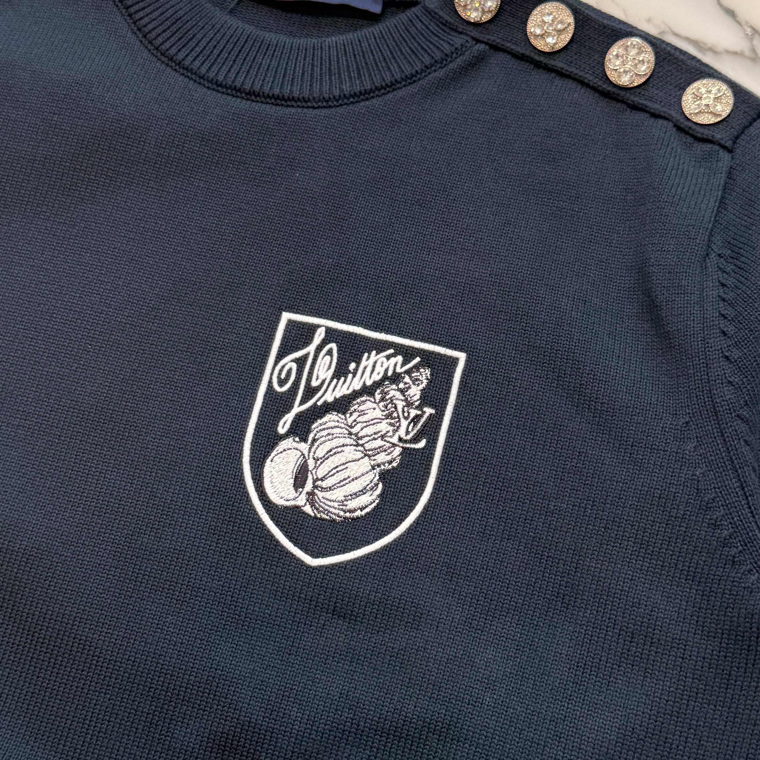 LOUIS VUITTON 2024AW Embroidered Cotton Blend Crewneck Sweat Shirt HRN13WTBY Size M ルイヴィトン 刺繡入り コットンブレンド クルーネック スウェットシャツ サイズM