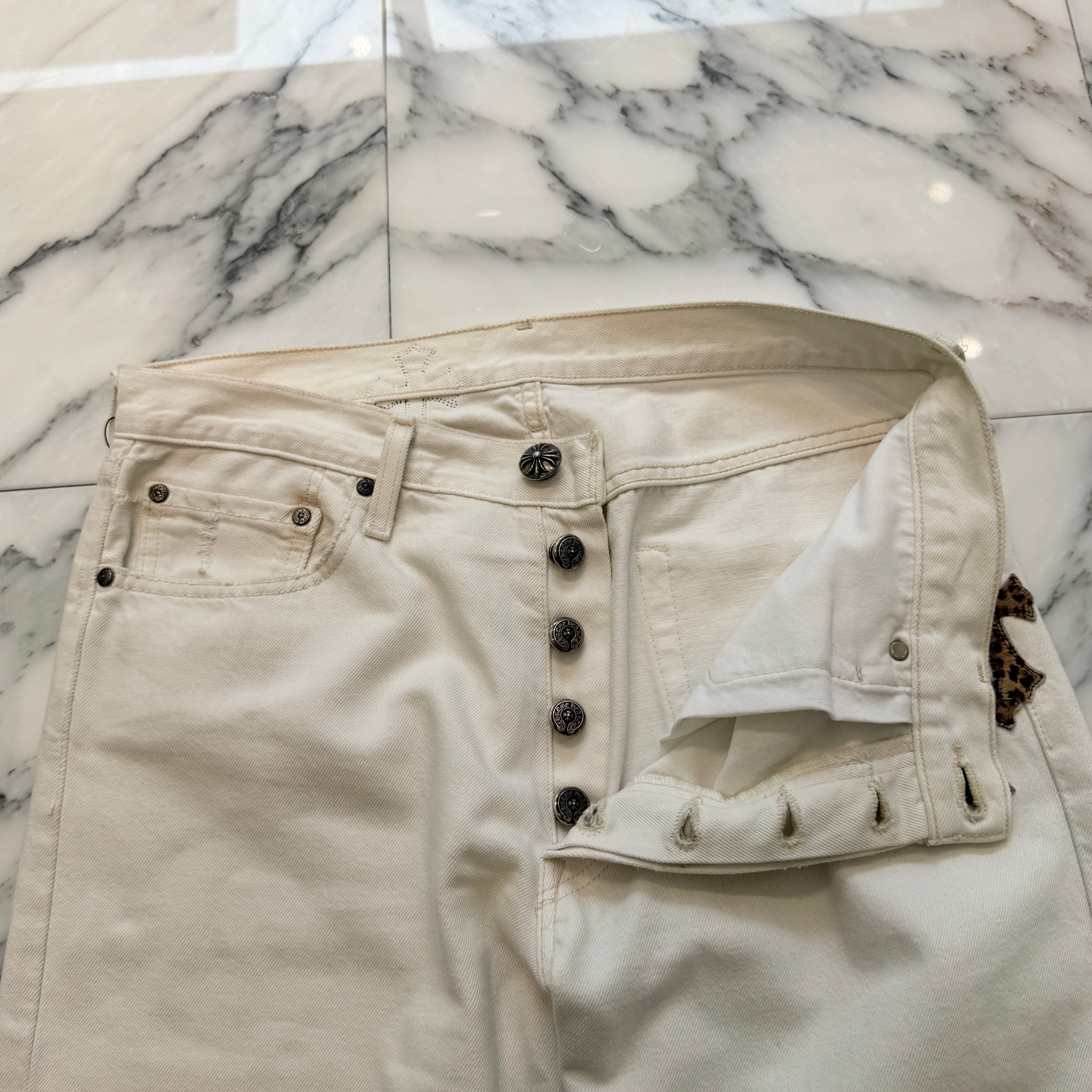 CHROME HEARTS × Levi's Body VNTG Leopard Harako Leather Cross Patch Cotton Denim Pants Size 32 クロムハーツ × リーバイス ボディ レオパード ハラコ レザークロスパッチ コットン デニムパンツ サイズ32