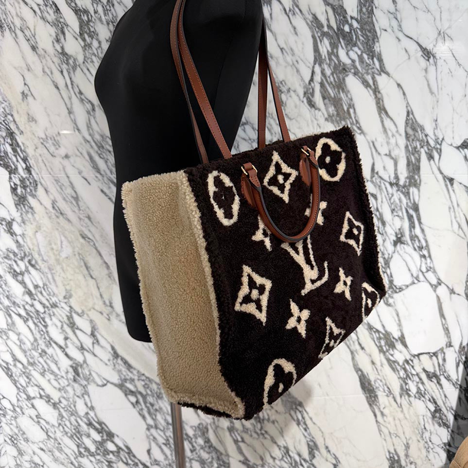 ハンドバッグ LOUISVUITON LOUIS VUITTON On the Go GM Monogram Teddy Shearing Tote Bag M55420