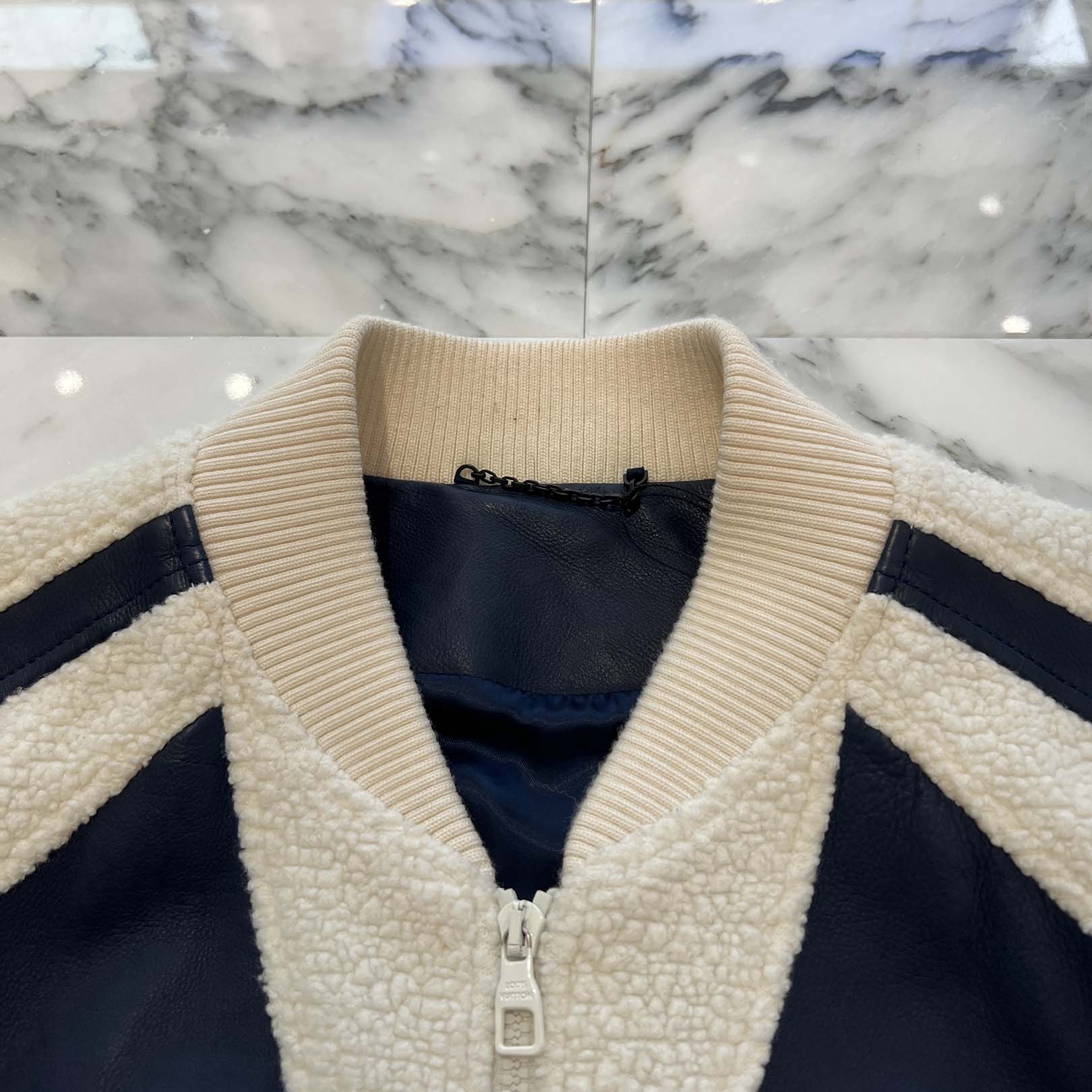 LOUIS VUITTON 2023AW Logo Patch Boa Leather Switching Varsity Jacket HPL06X Size 52 ルイヴィトン ロゴパッチ ボアレザー切替 バーシティジャケット サイズ52