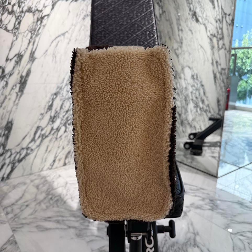 LOUIS VUITTON On the Go GM Monogram Teddy Shearing Tote Bag M55420 ルイヴィトン オンザゴー GM モノグラム・テディ シアリング トートバッグ