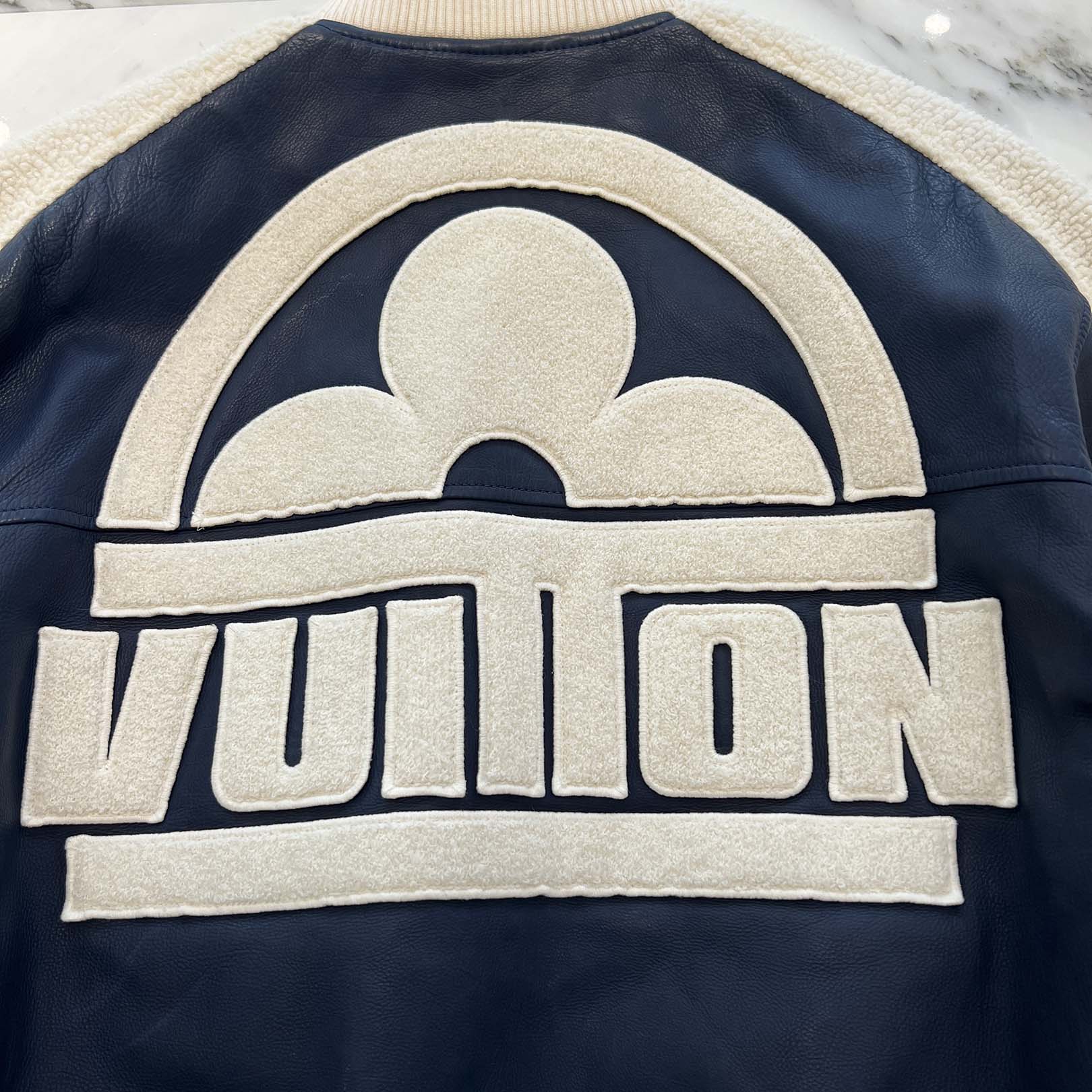 LOUIS VUITTON 2023AW Logo Patch Boa Leather Switching Varsity Jacket HPL06X Size 52 ルイヴィトン ロゴパッチ ボアレザー切替 バーシティジャケット サイズ52