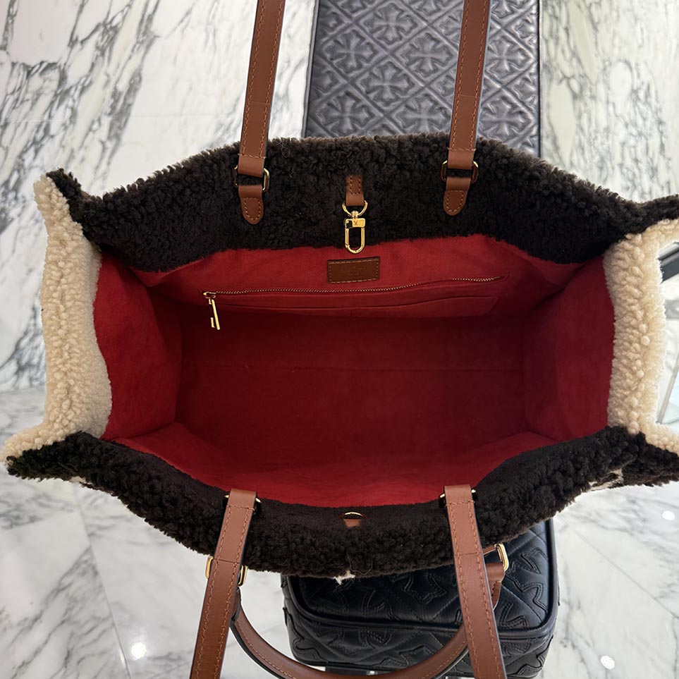 LOUIS VUITTON On the Go GM Monogram Teddy Shearing Tote Bag M55420