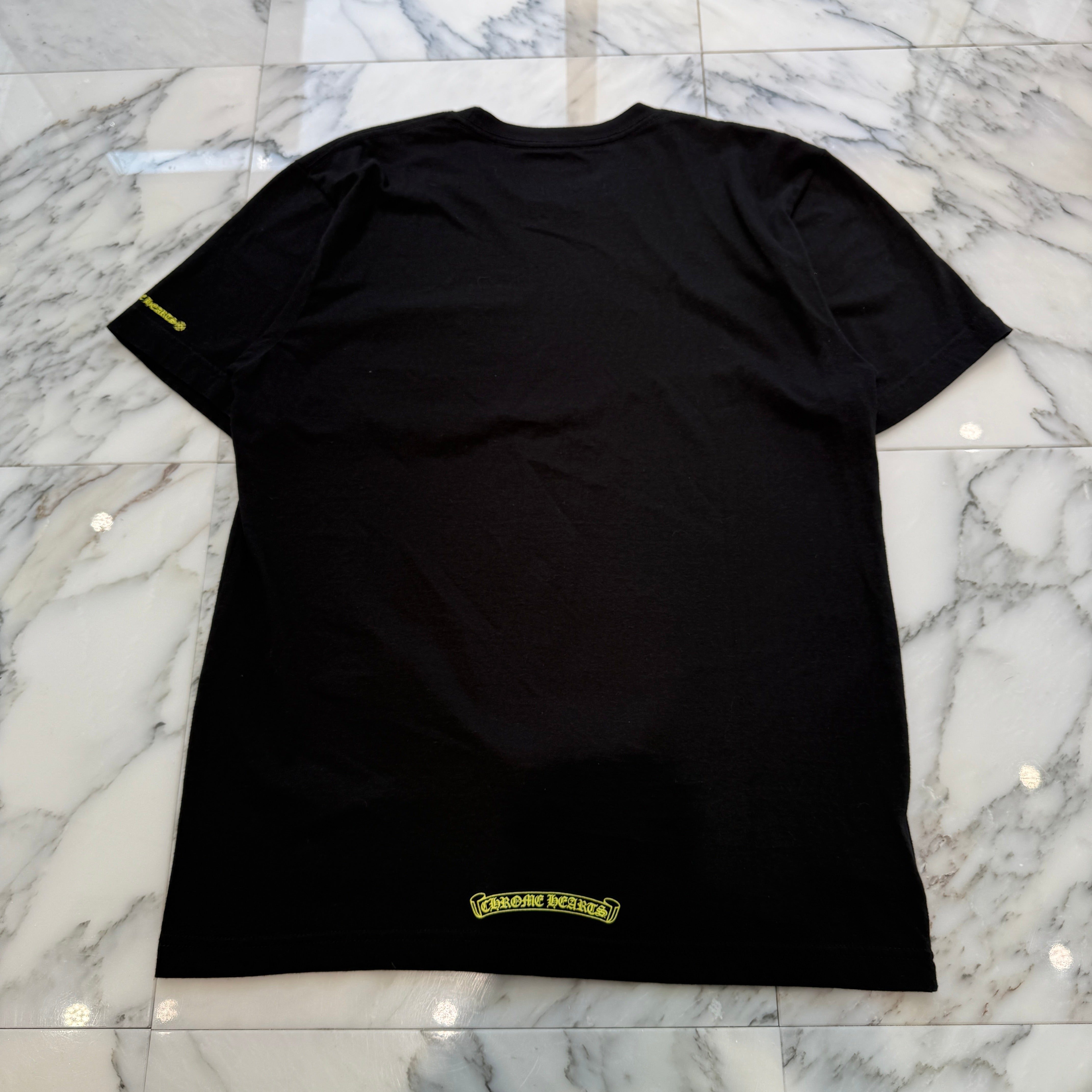 CHROME HEARTS Old English Yellow Neck Logo Short Sleeve Tee Size M クロムハーツ オールドイングリッシュ イエローネックロゴ ショートスリーブ Tシャツ サイズM